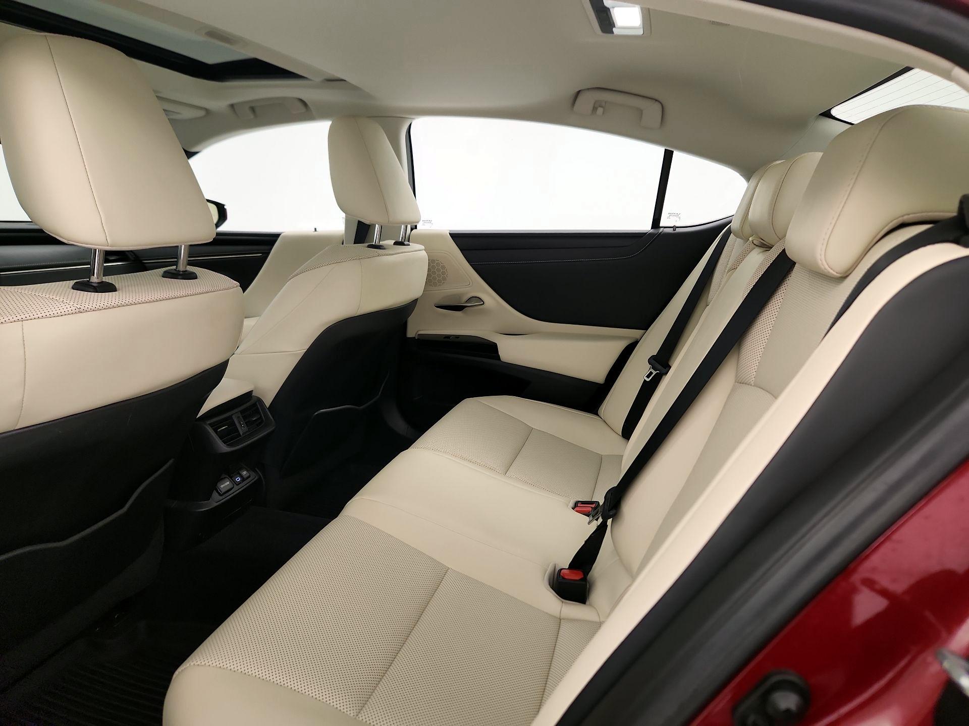 Thumbnail: 2022 Lexus ES - 19