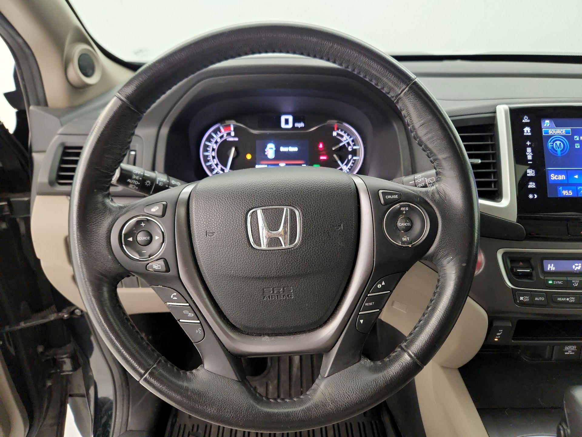 Thumbnail: 2017 Honda Pilot - 10