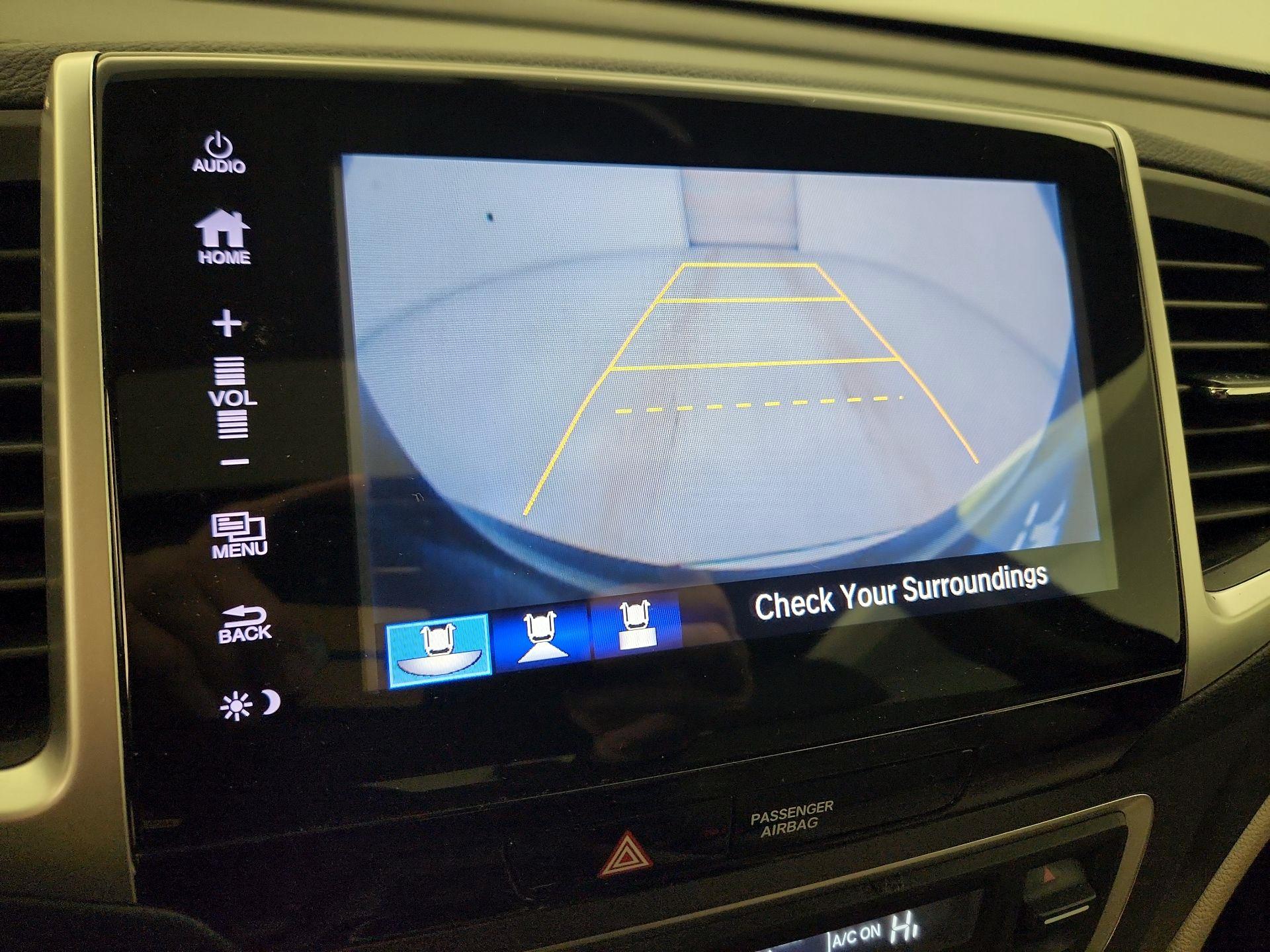 Thumbnail: 2017 Honda Pilot - 14