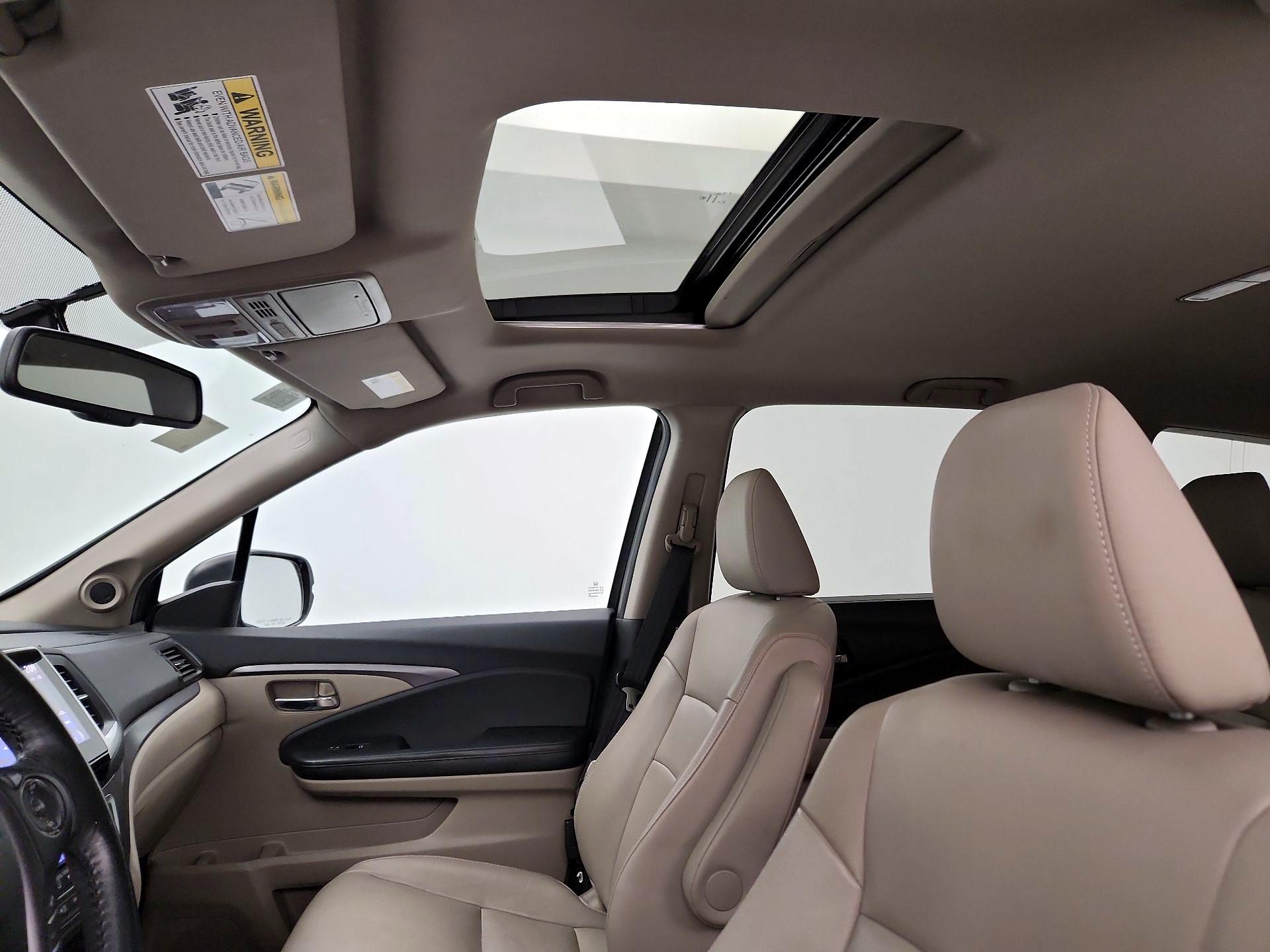 Thumbnail: 2017 Honda Pilot - 19