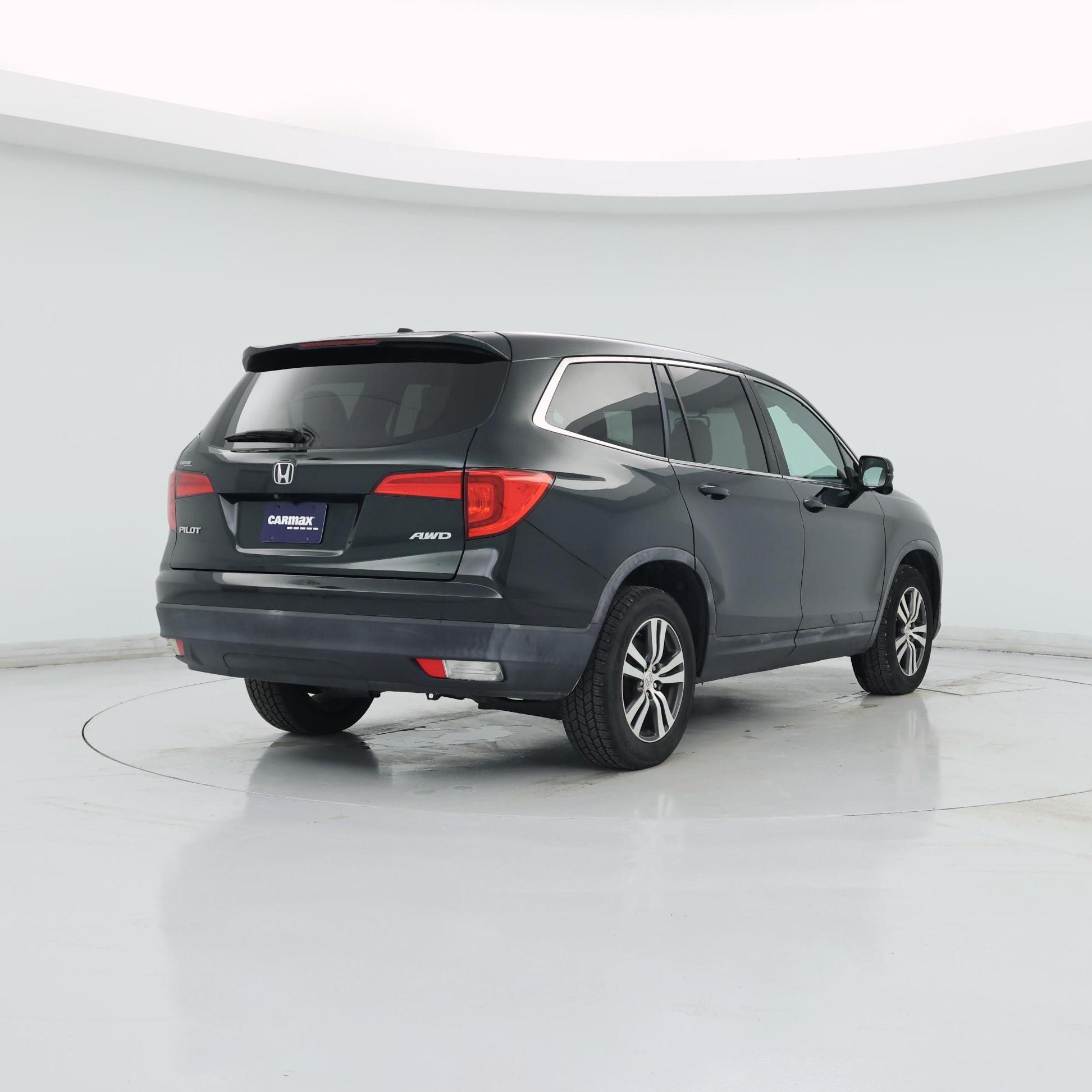 Thumbnail: 2017 Honda Pilot - 8