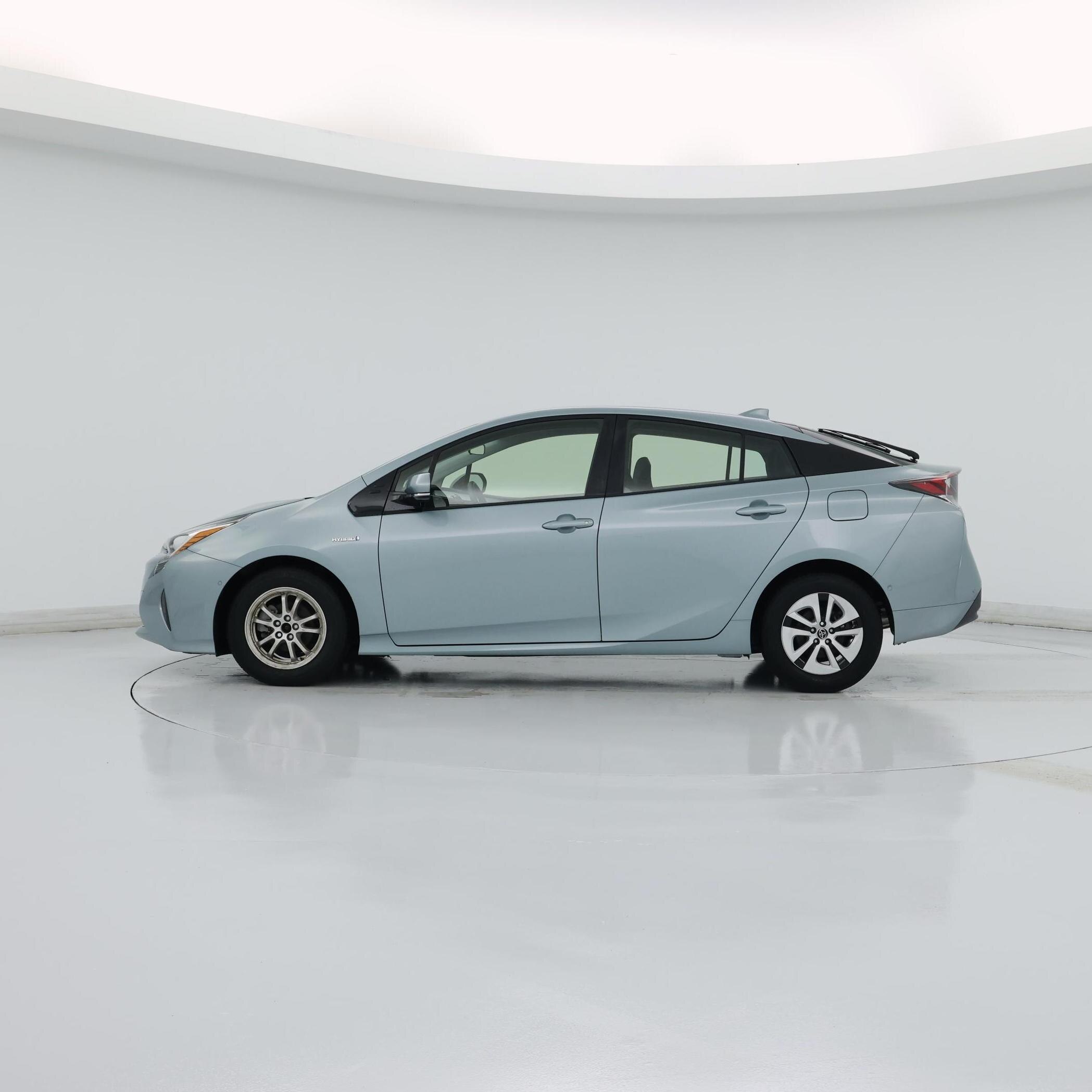 Thumbnail: 2018 Toyota Prius - 3