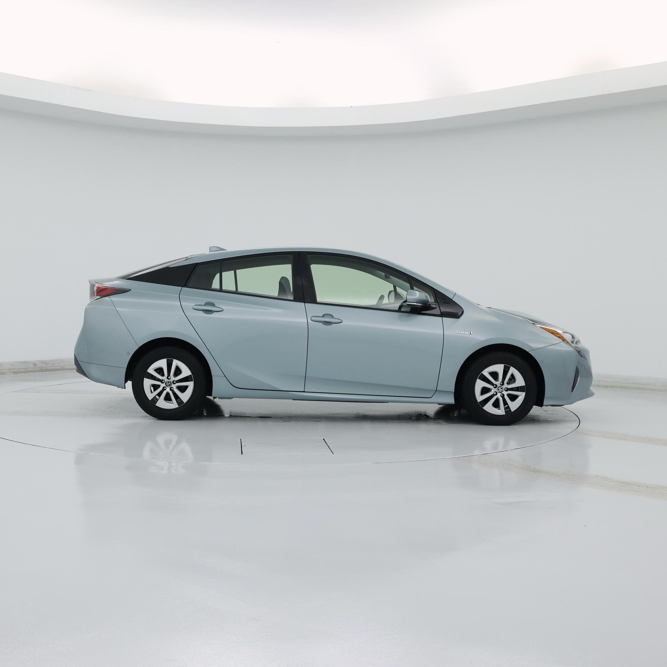 Thumbnail: 2018 Toyota Prius - 7