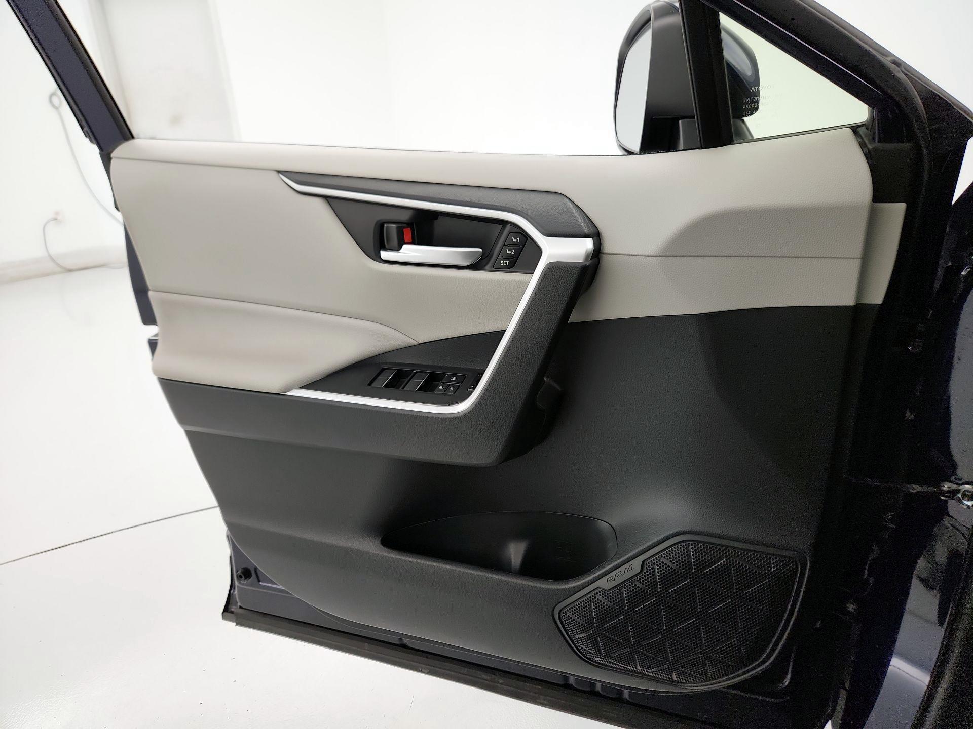 Thumbnail: 2024 Toyota RAV4 - 12