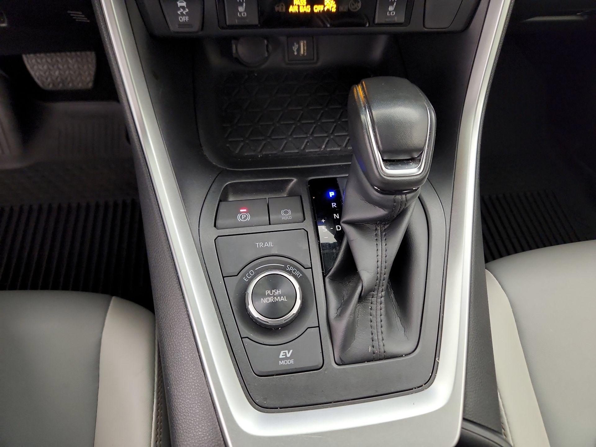 Thumbnail: 2024 Toyota RAV4 - 17