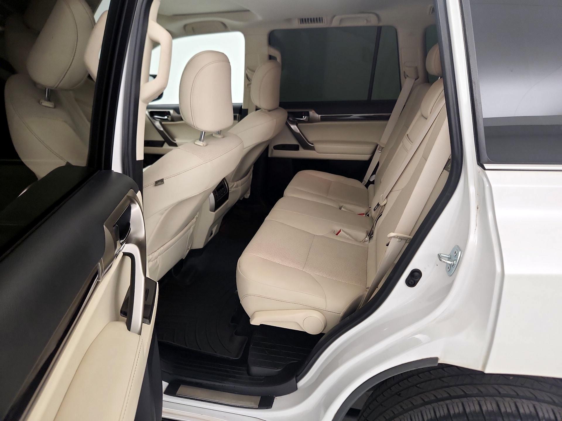 Thumbnail: 2020 Lexus GX - 18