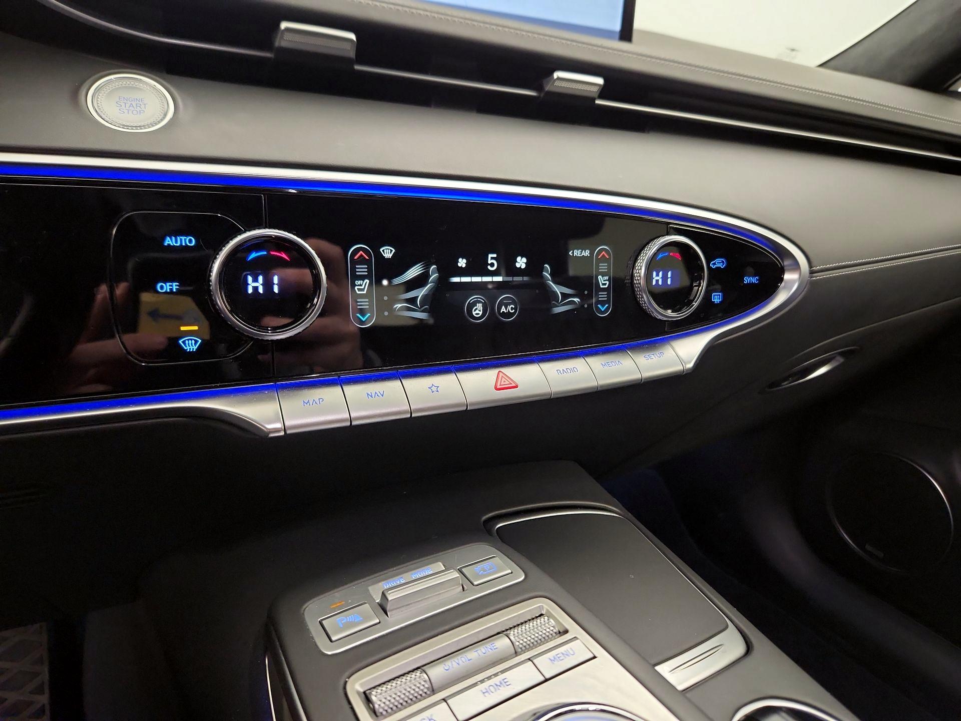 Thumbnail: 2024 Genesis GV70 - 15