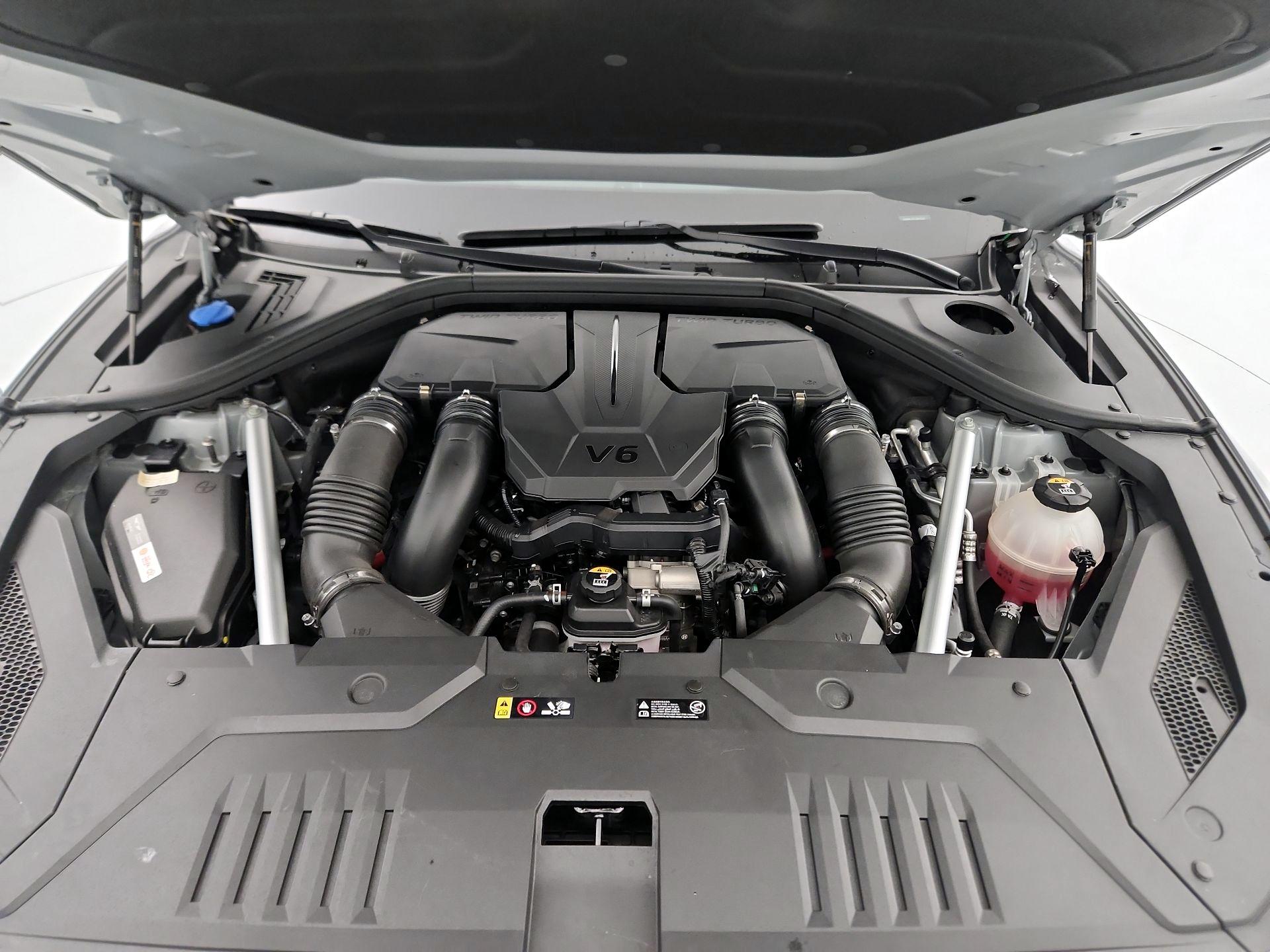 Thumbnail: 2024 Genesis GV70 - 19