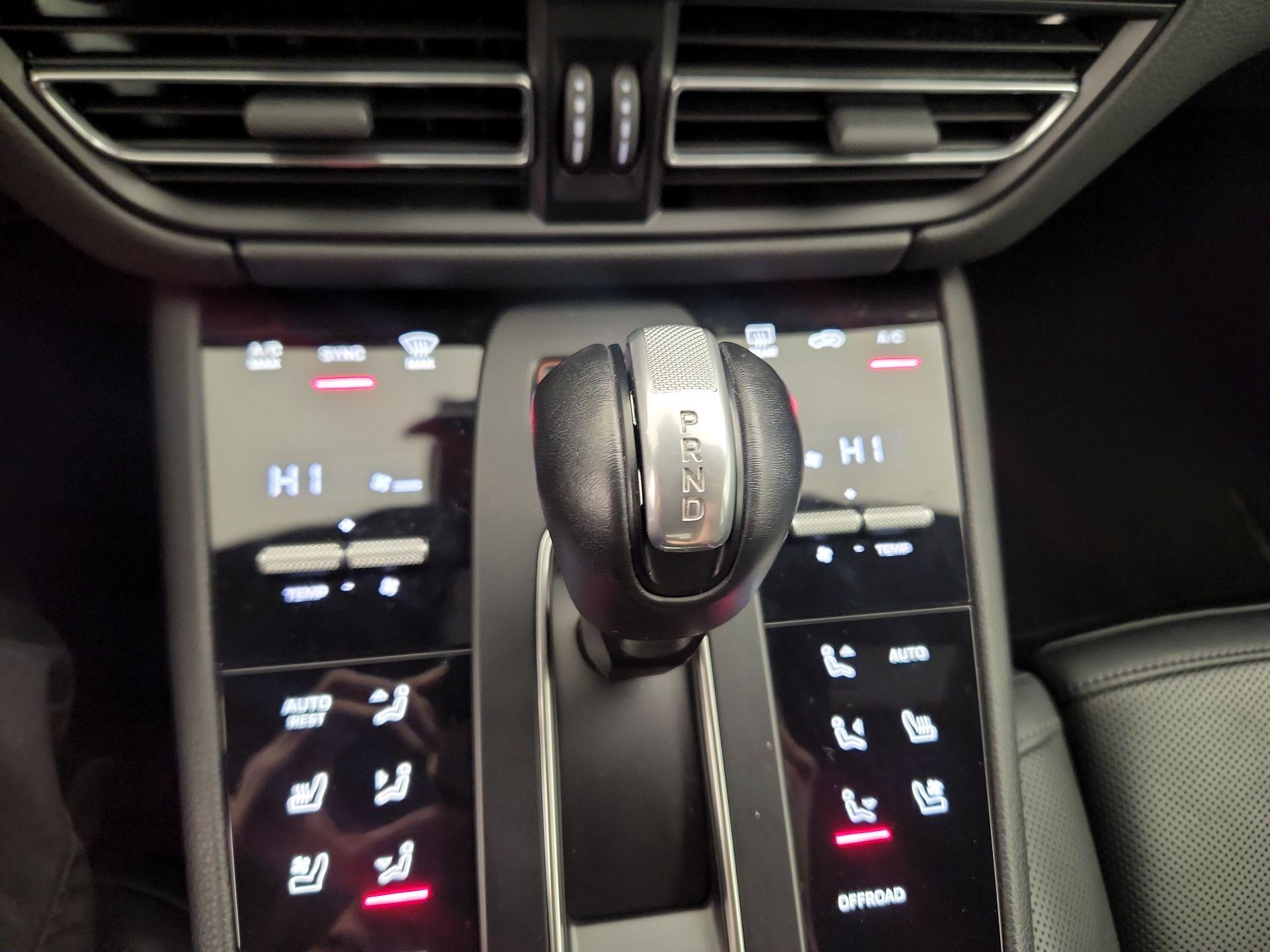 Thumbnail: 2024 Porsche Macan - 18