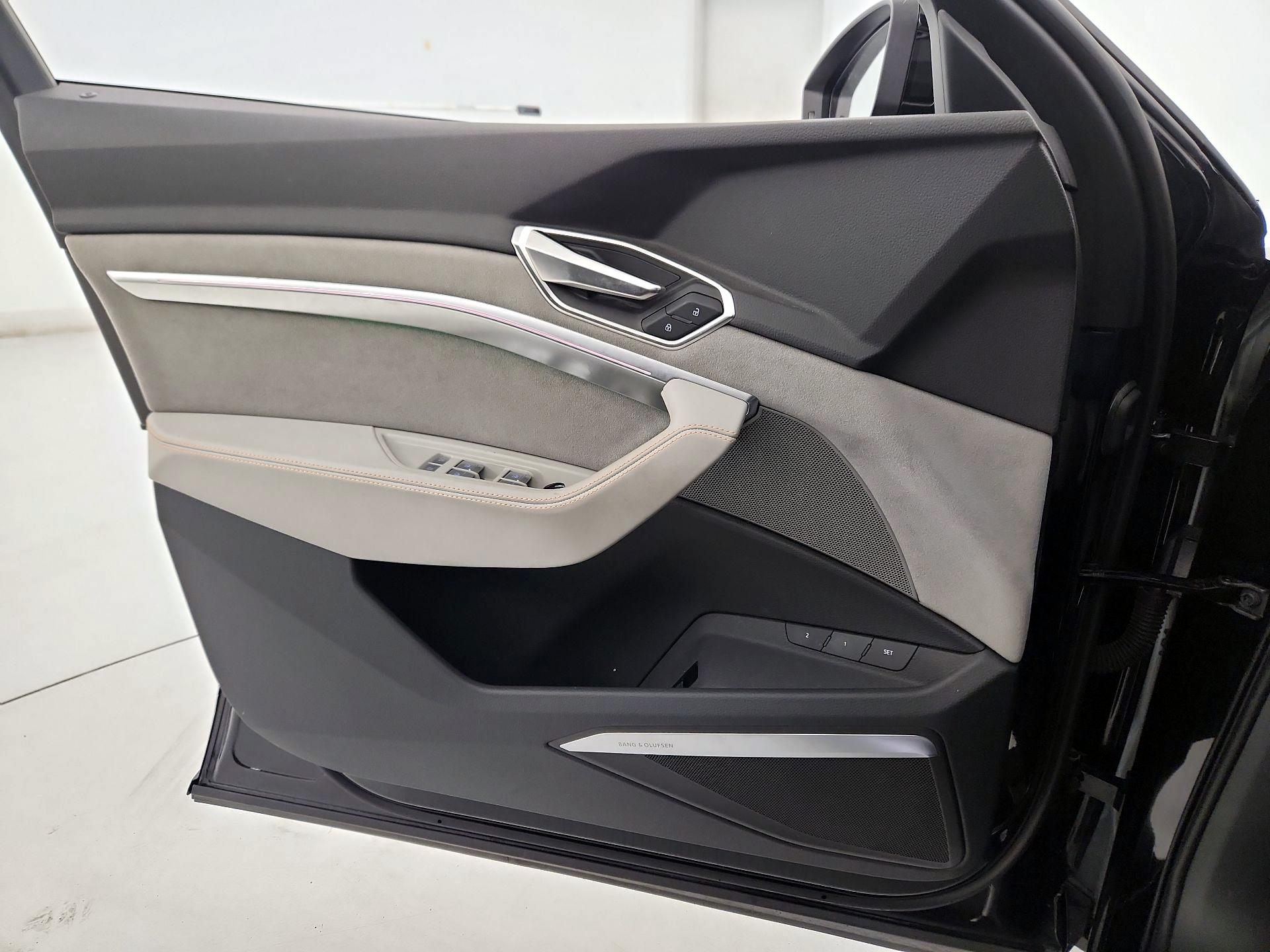 Thumbnail: 2024 Audi Q8 e-tron - 12