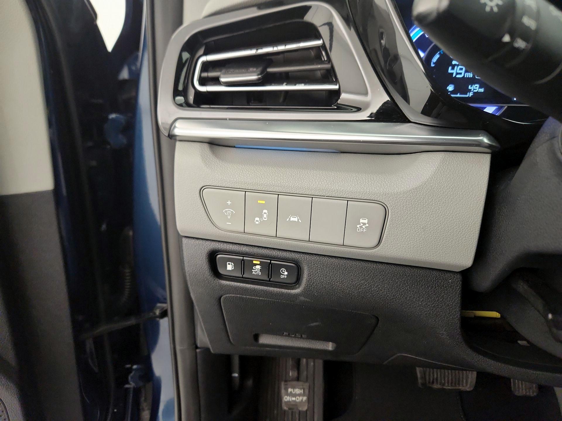 Thumbnail: 2020 Kia Niro - 13