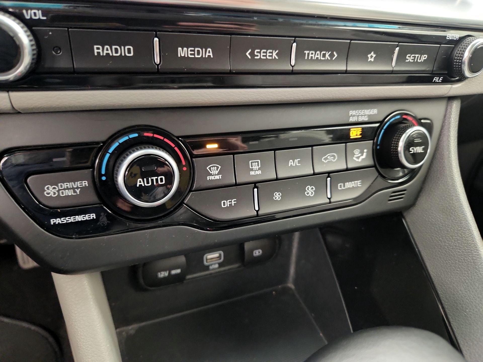 Thumbnail: 2020 Kia Niro - 16