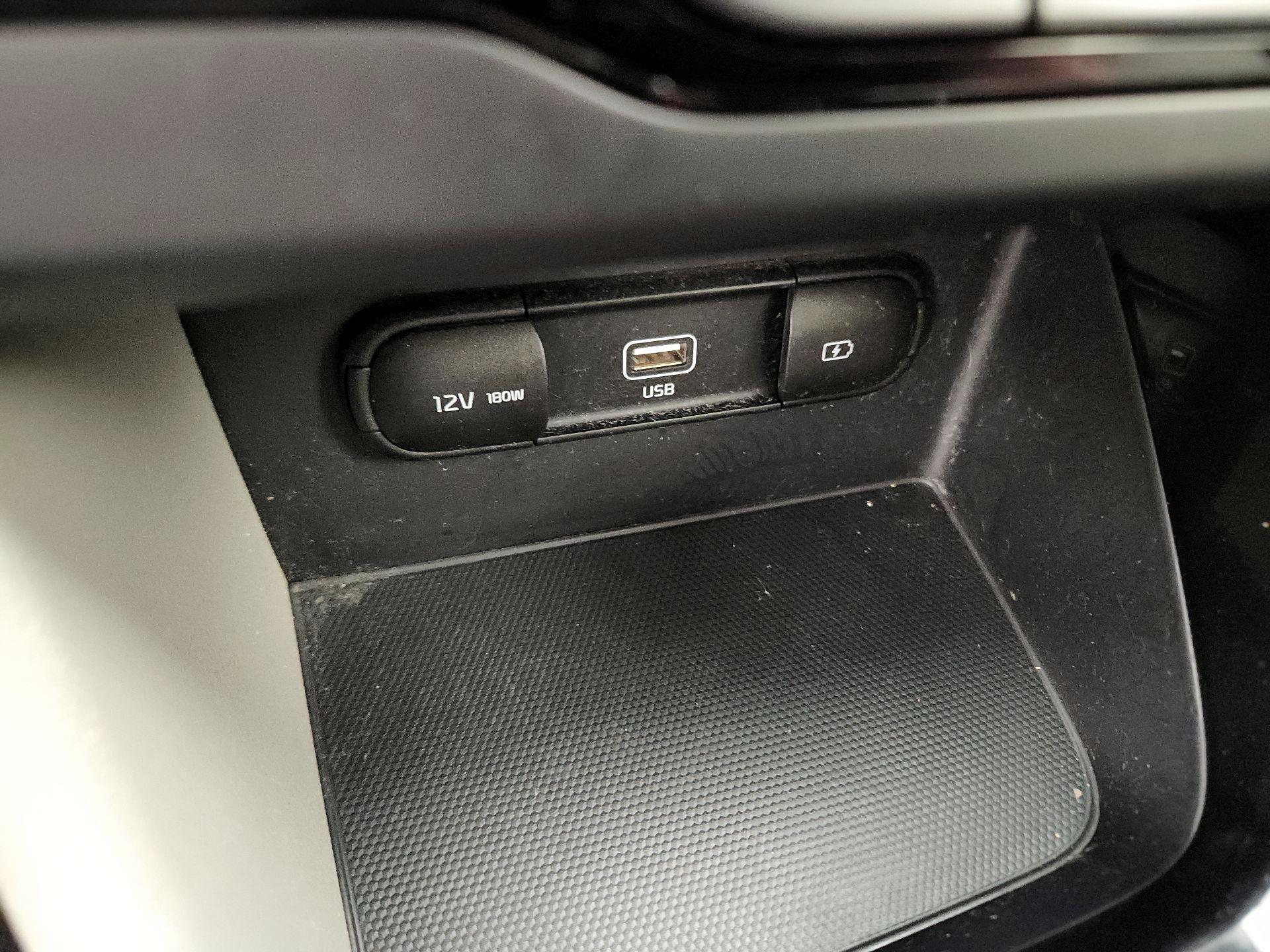 Thumbnail: 2020 Kia Niro - 18