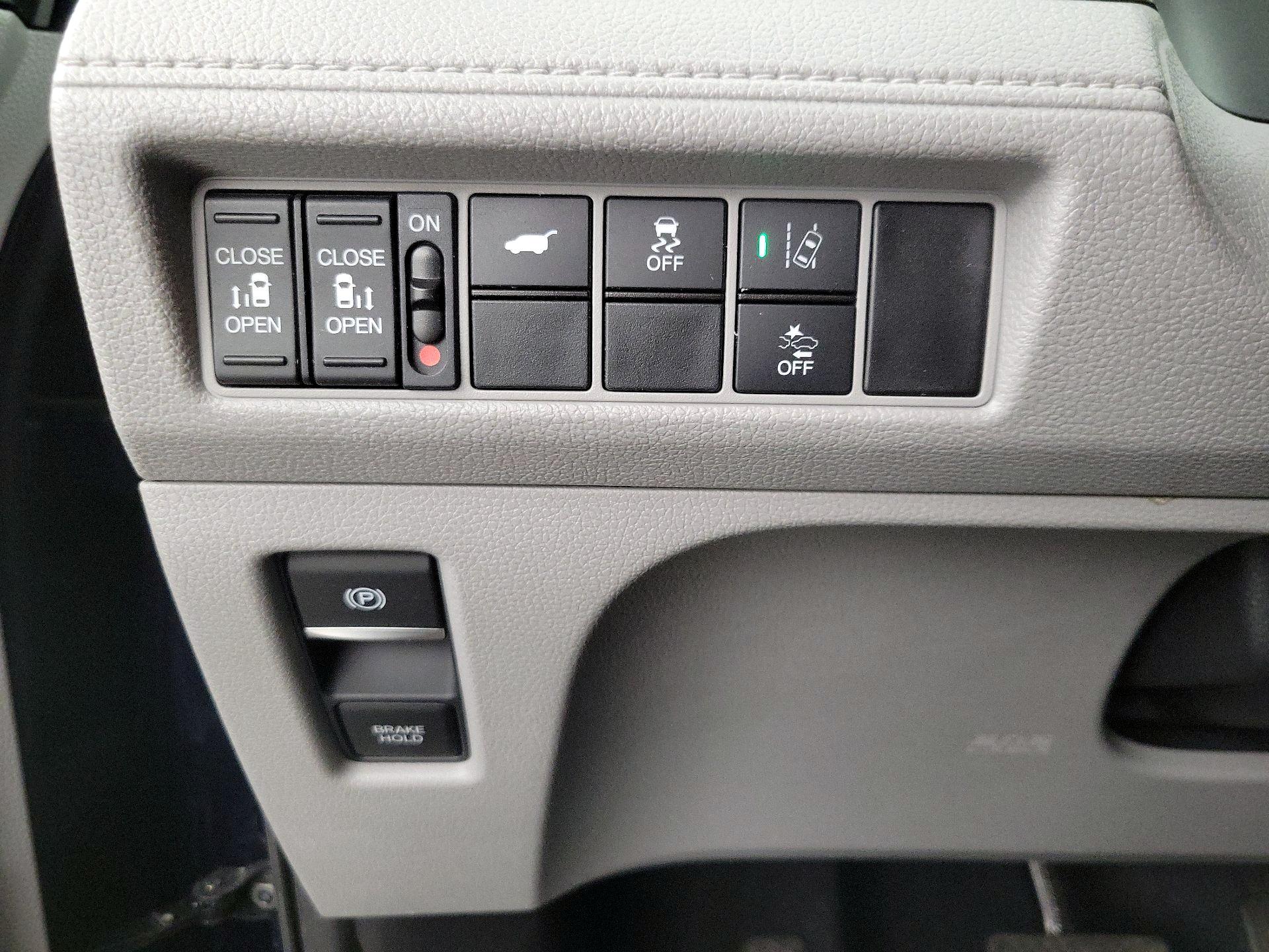 Thumbnail: 2019 Honda Odyssey - 13