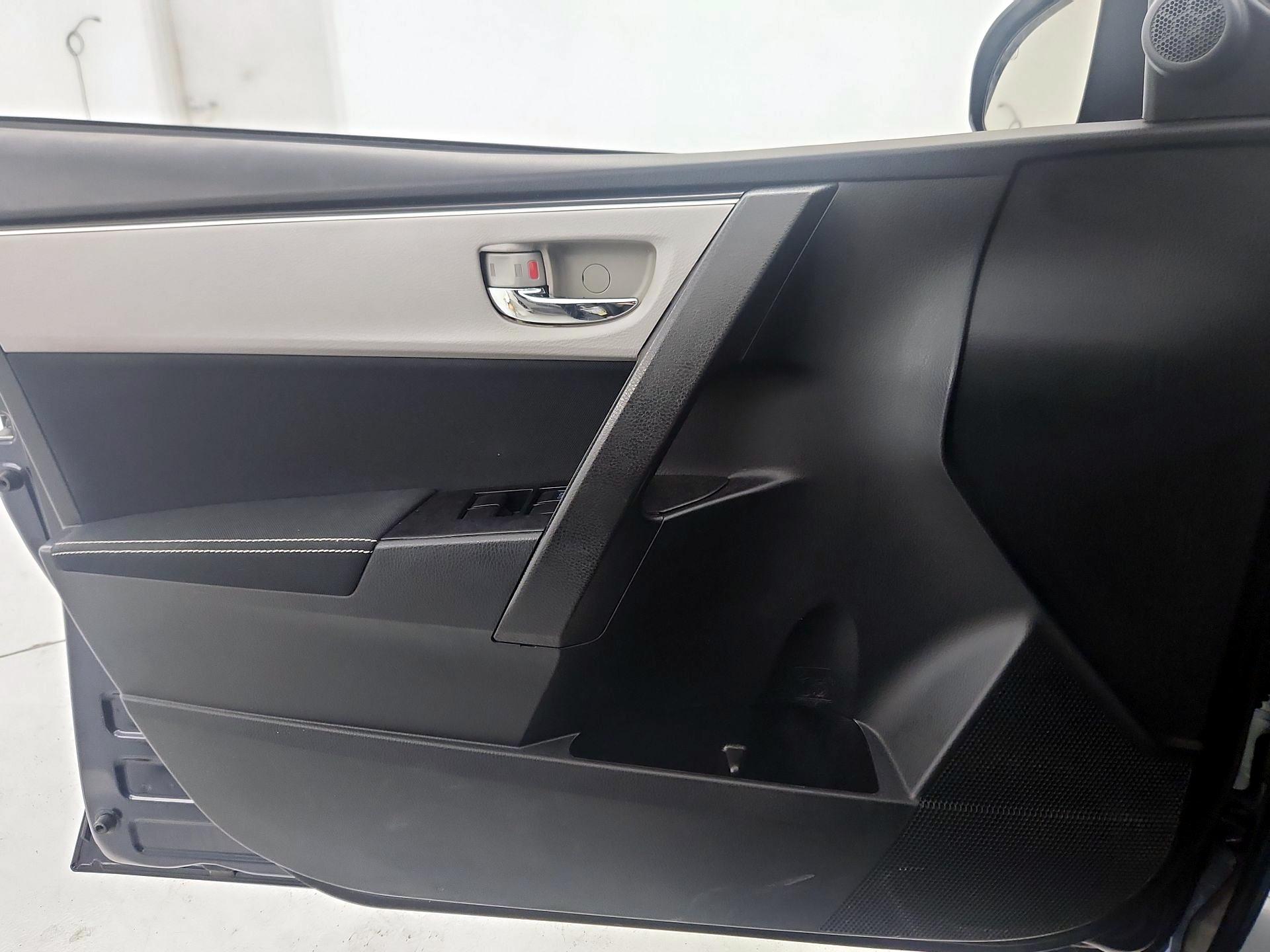 Thumbnail: 2017 Toyota Corolla - 12