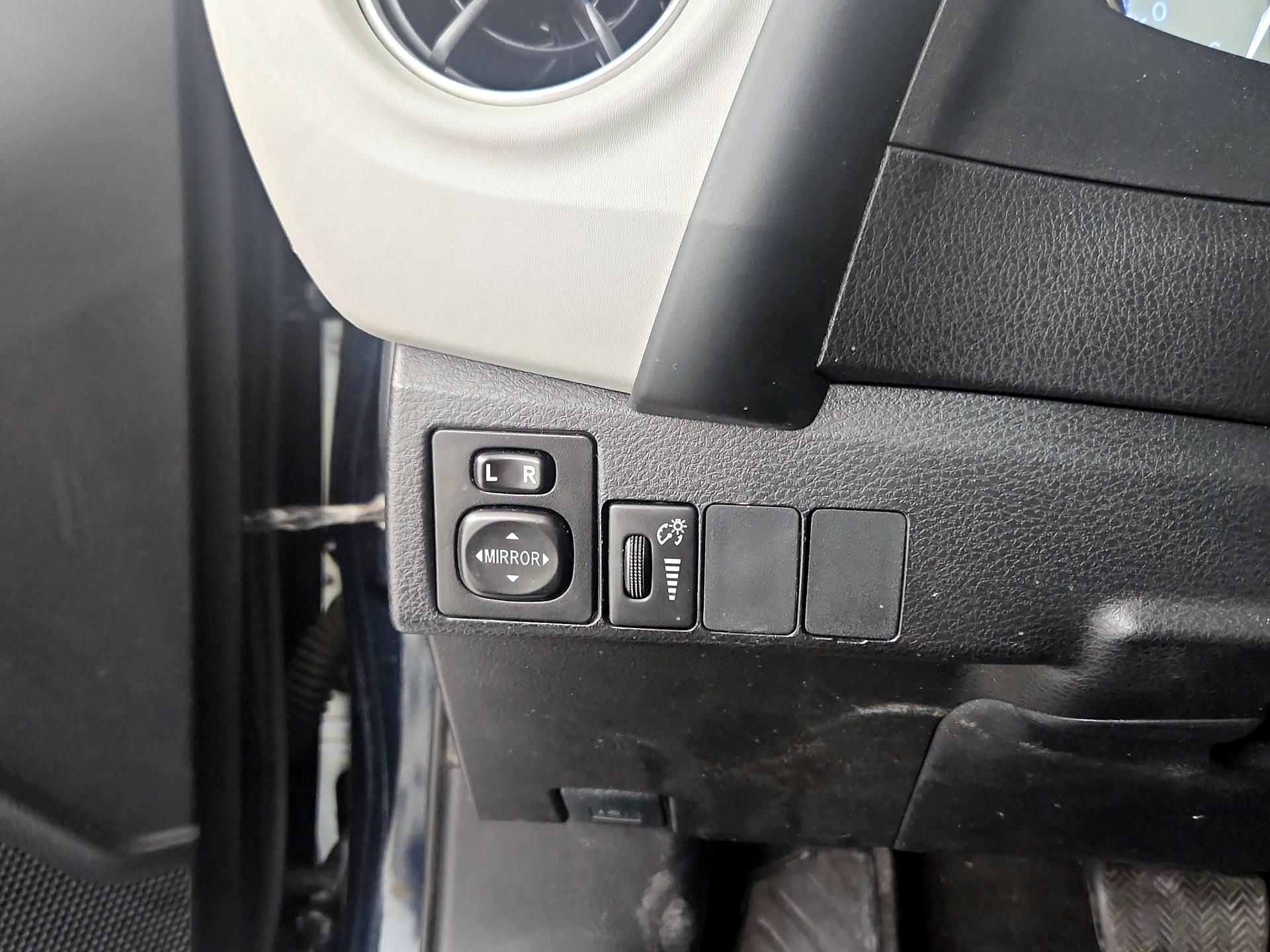 Thumbnail: 2017 Toyota Corolla - 13