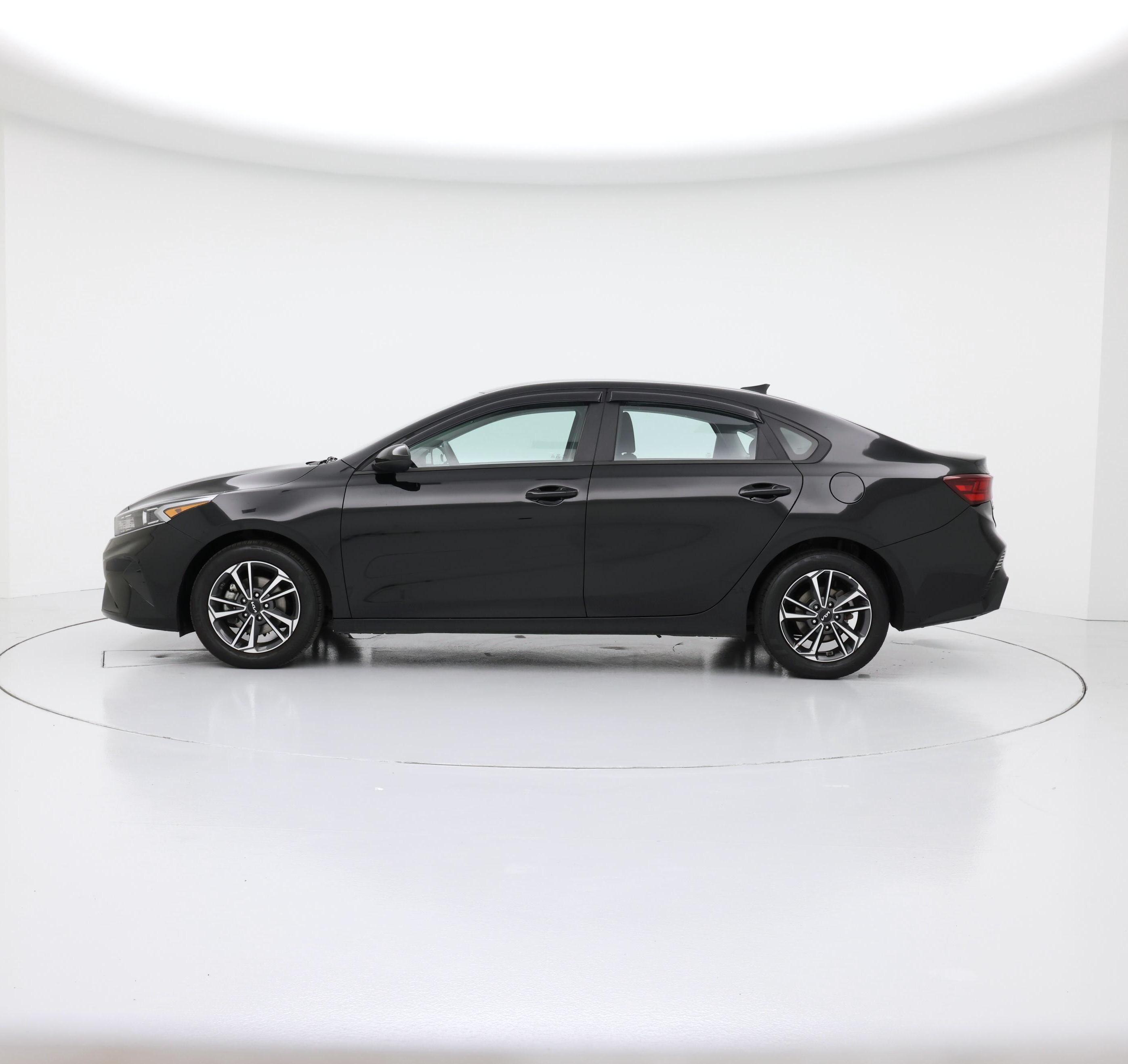 Thumbnail: 2024 Kia Forte - 3