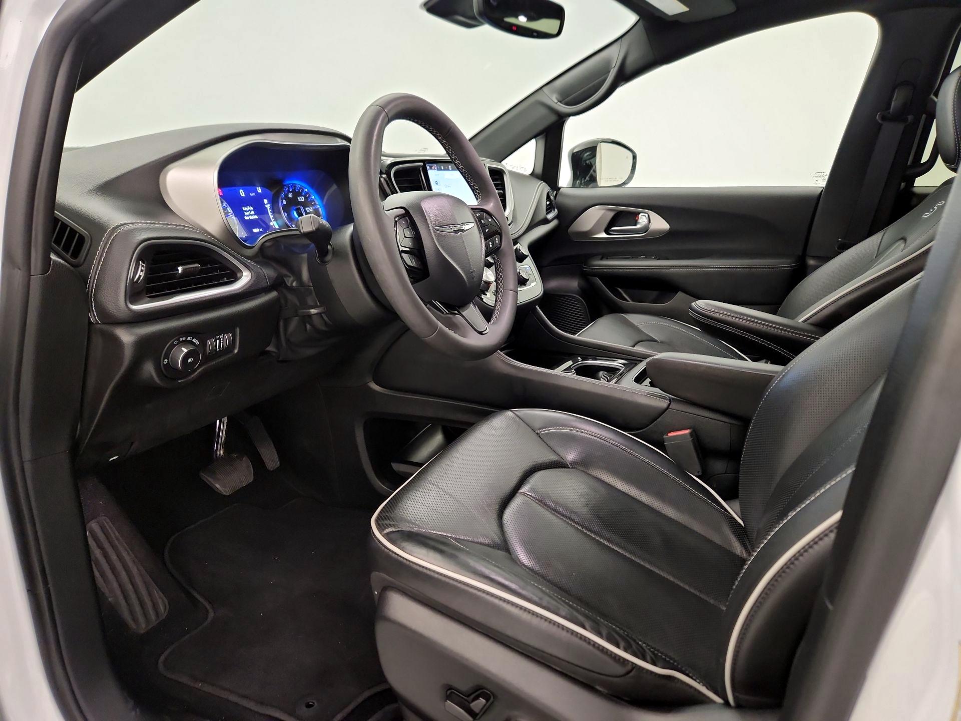 Thumbnail: 2023 Chrysler Pacifica - 11