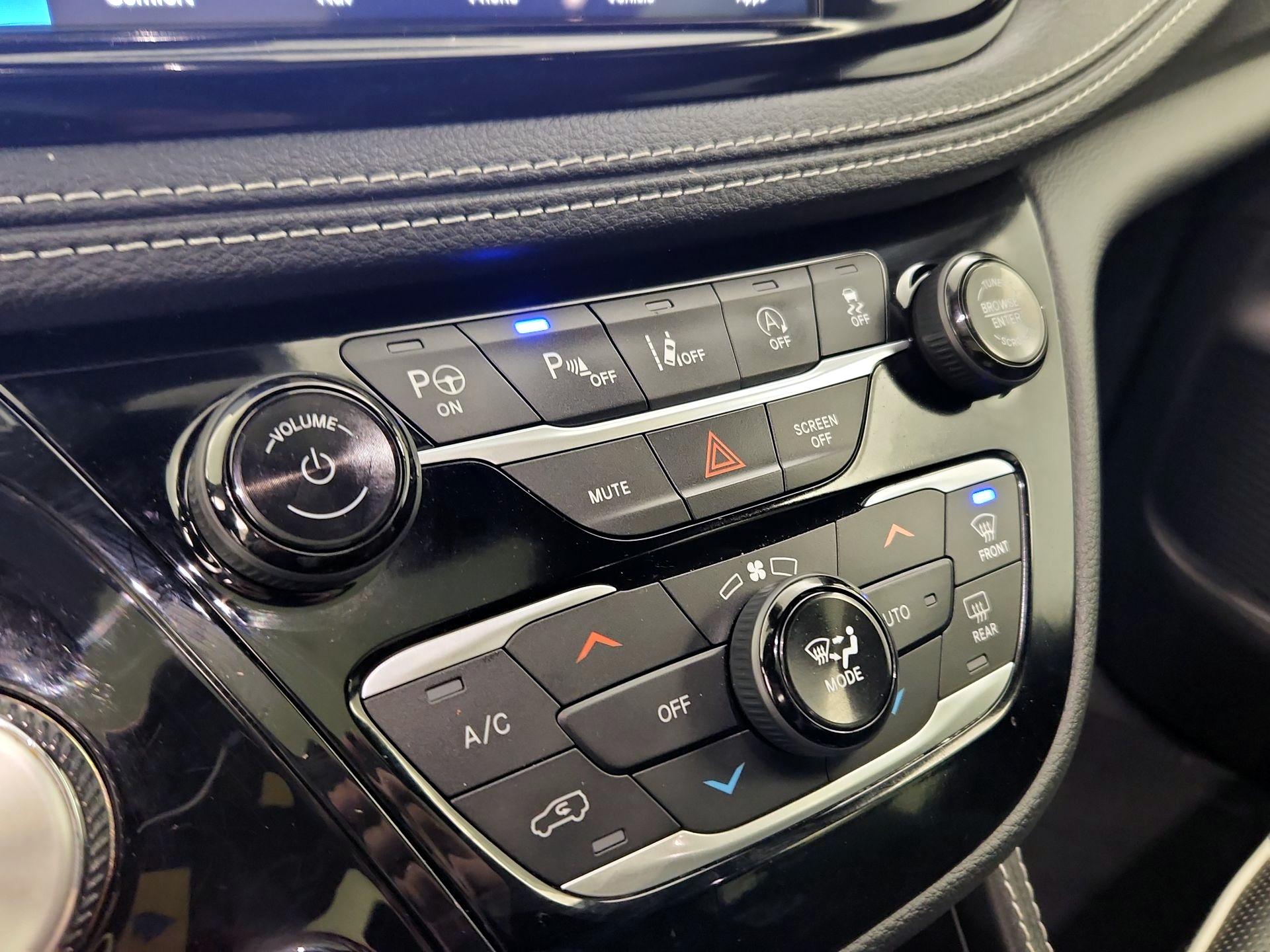 Thumbnail: 2023 Chrysler Pacifica - 16