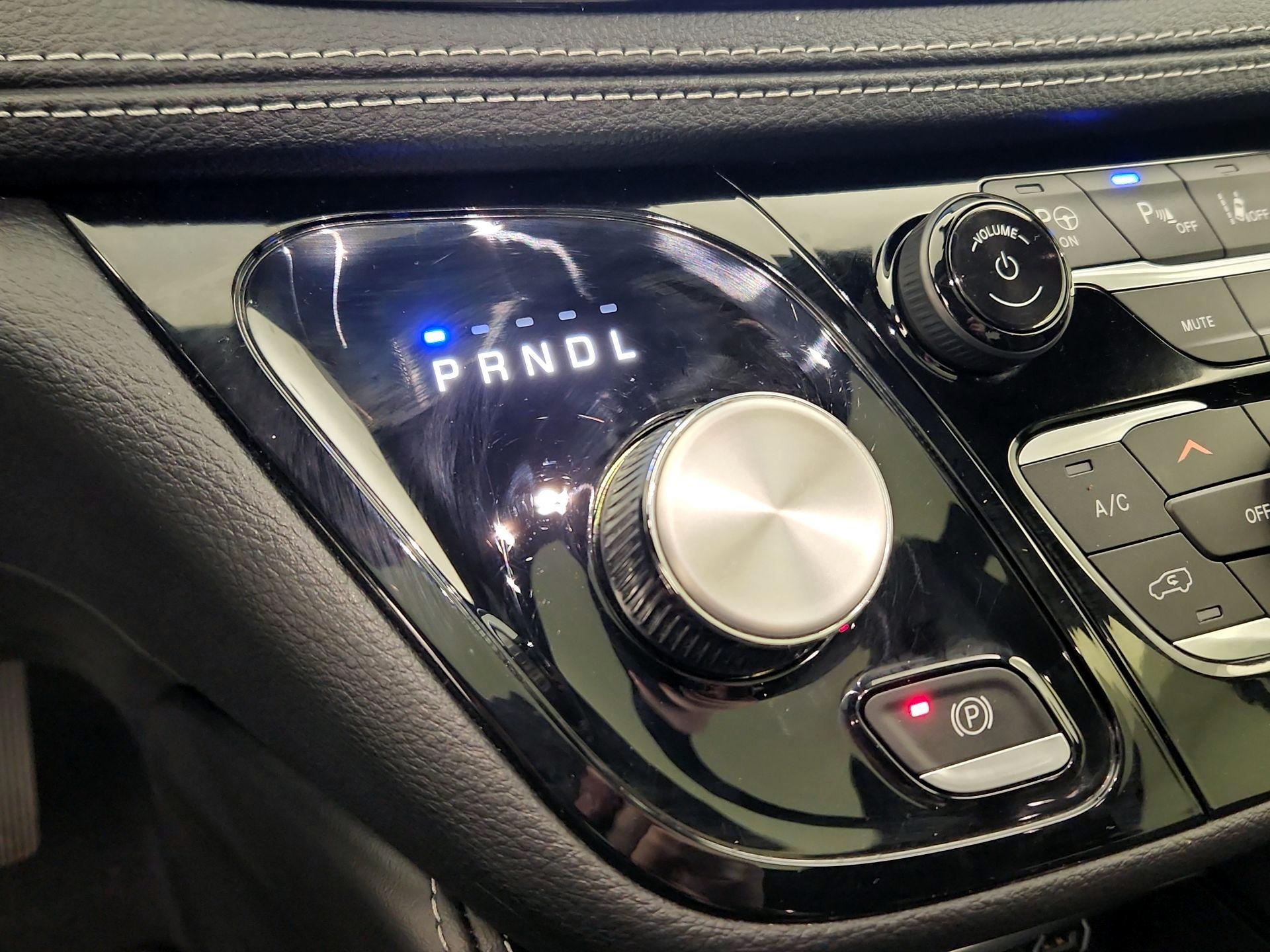 Thumbnail: 2023 Chrysler Pacifica - 17