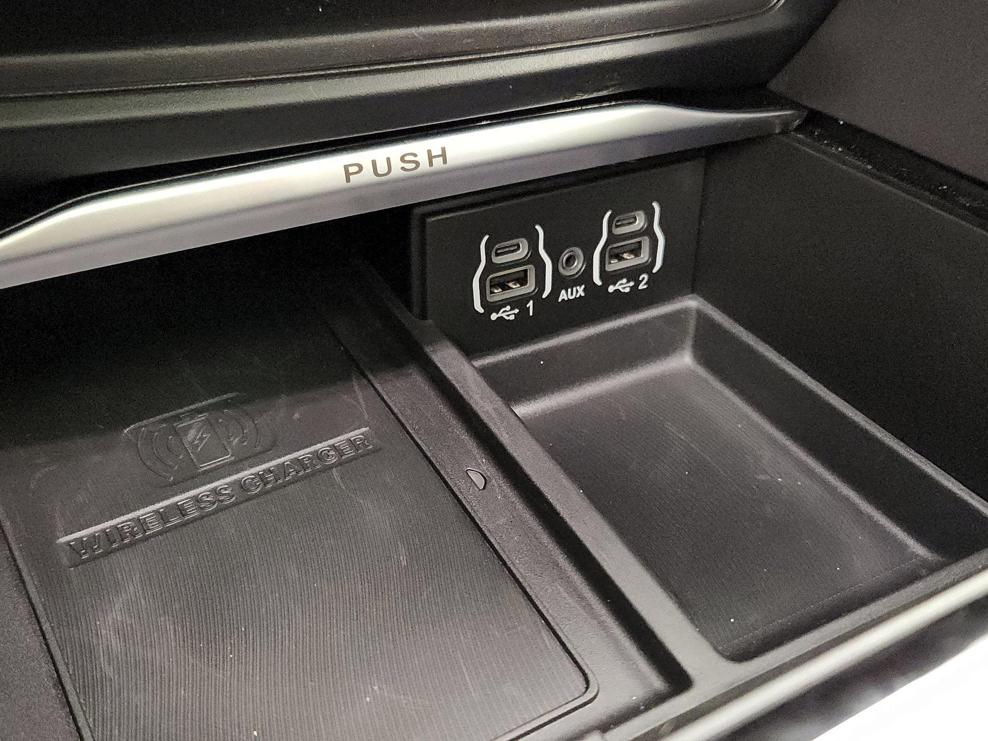 Thumbnail: 2023 Chrysler Pacifica - 18