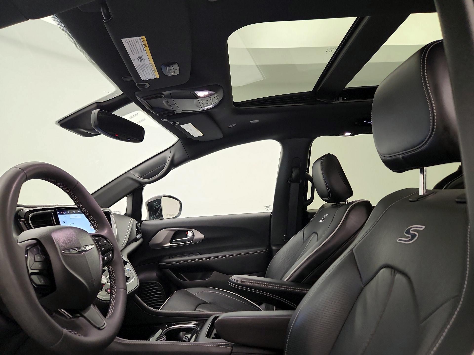 Thumbnail: 2023 Chrysler Pacifica - 19