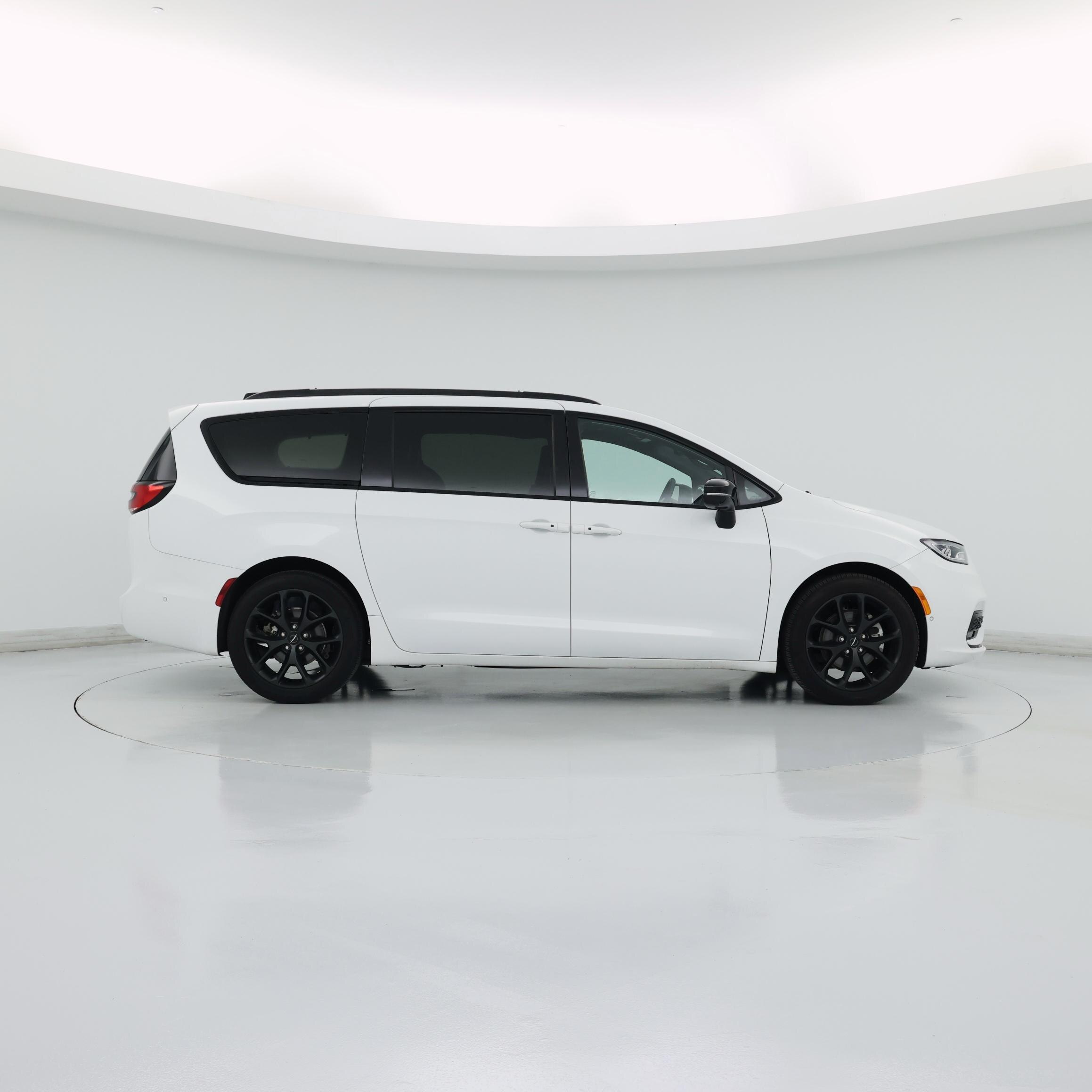 Thumbnail: 2023 Chrysler Pacifica - 7