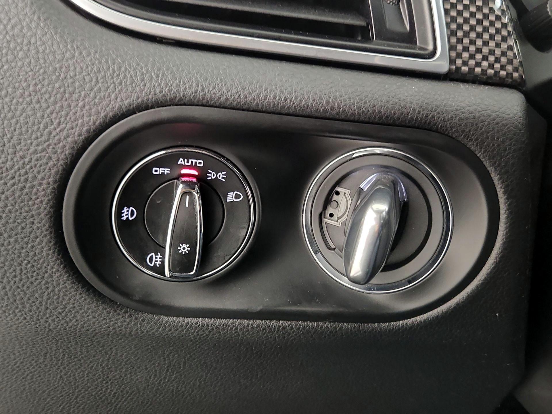 Thumbnail: 2017 Porsche Macan - 13