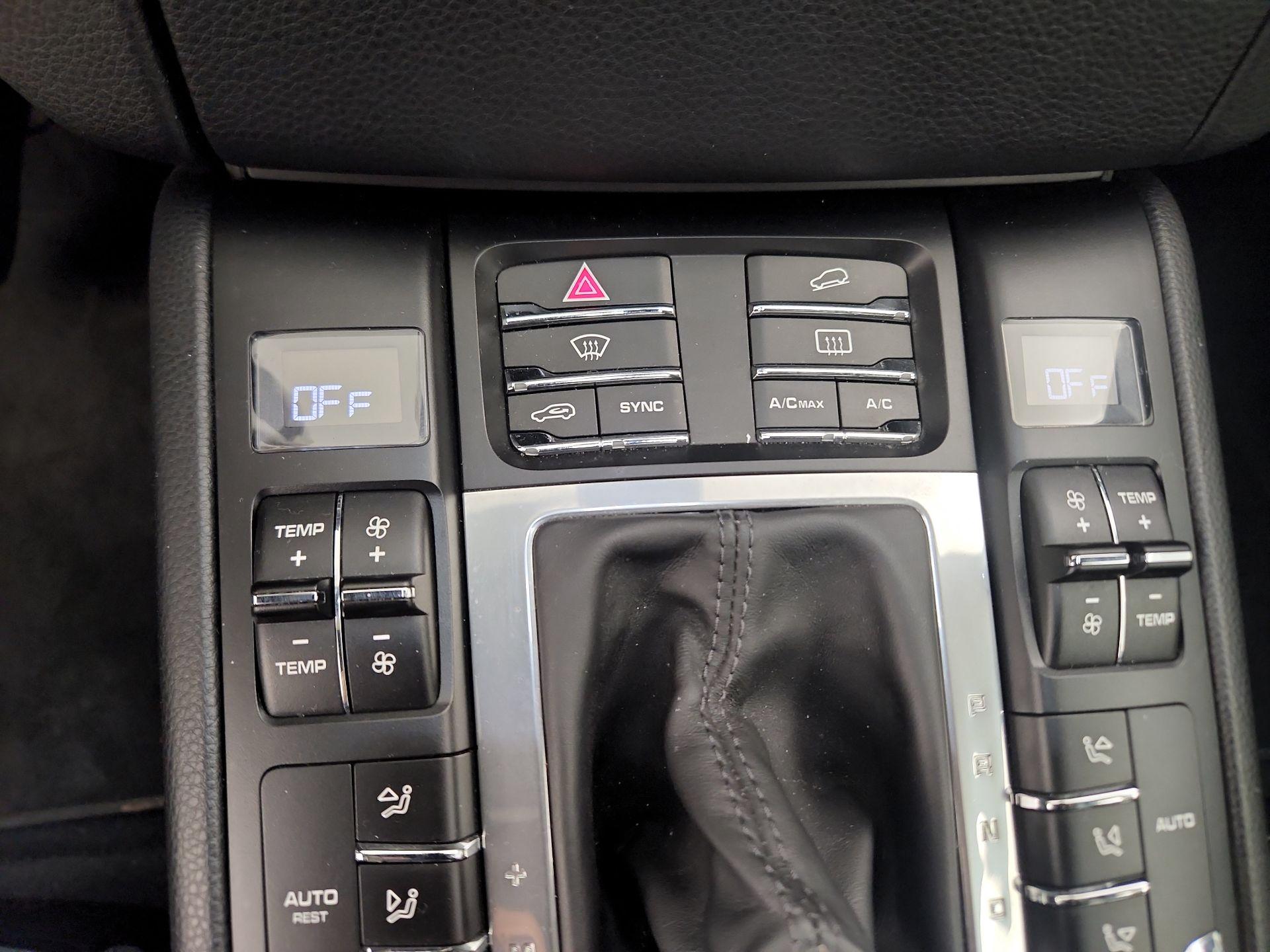 Thumbnail: 2017 Porsche Macan - 16