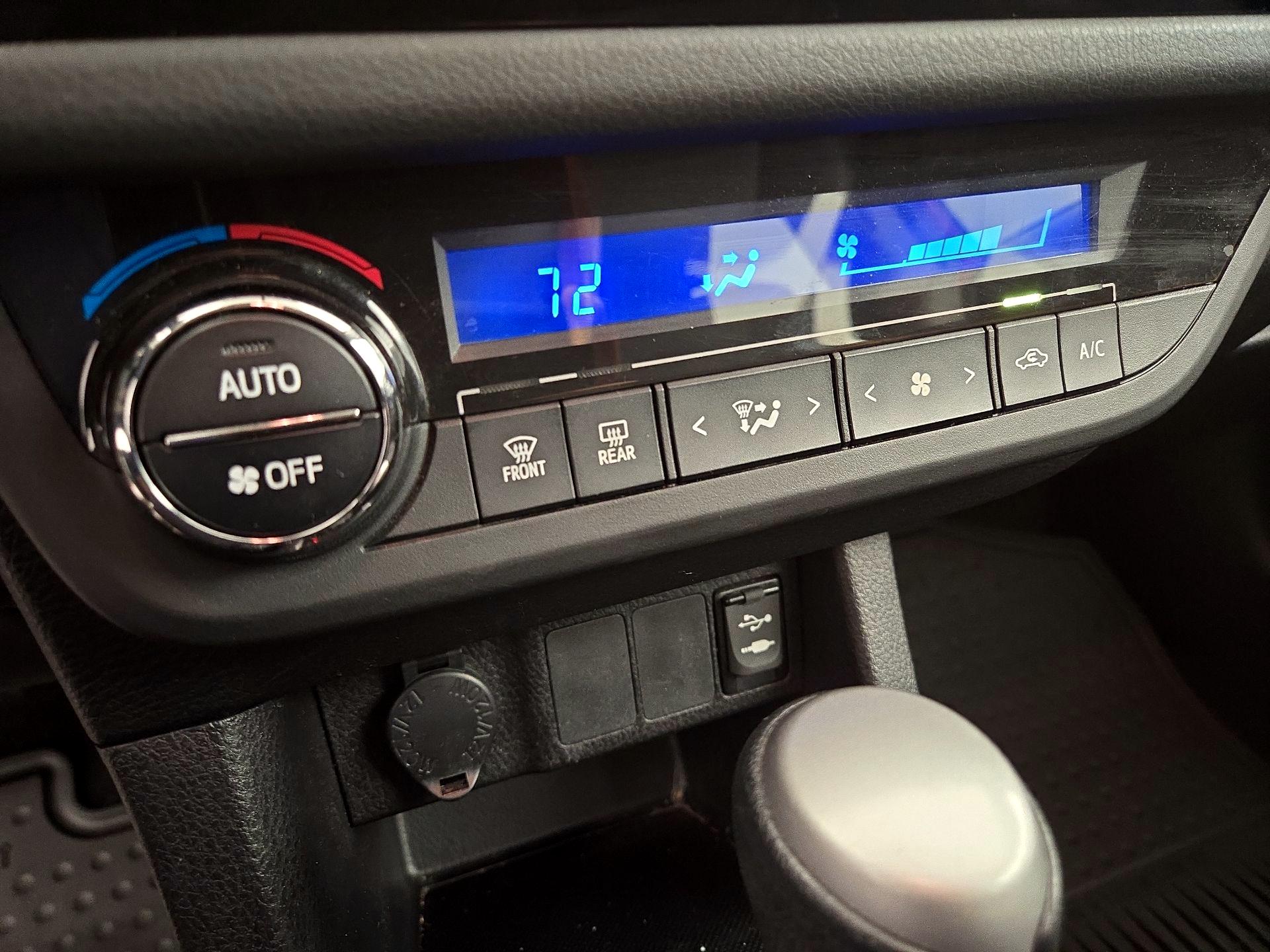 Thumbnail: 2015 Toyota Corolla - 16