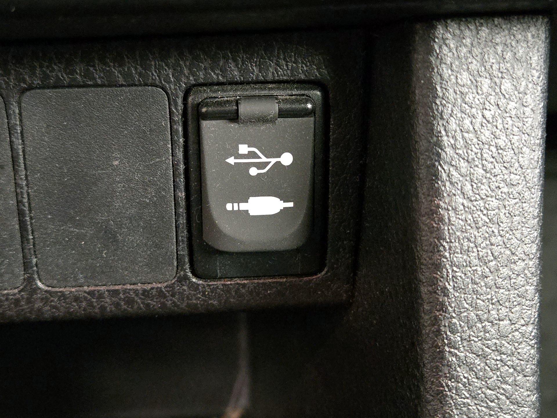 Thumbnail: 2015 Toyota Corolla - 18