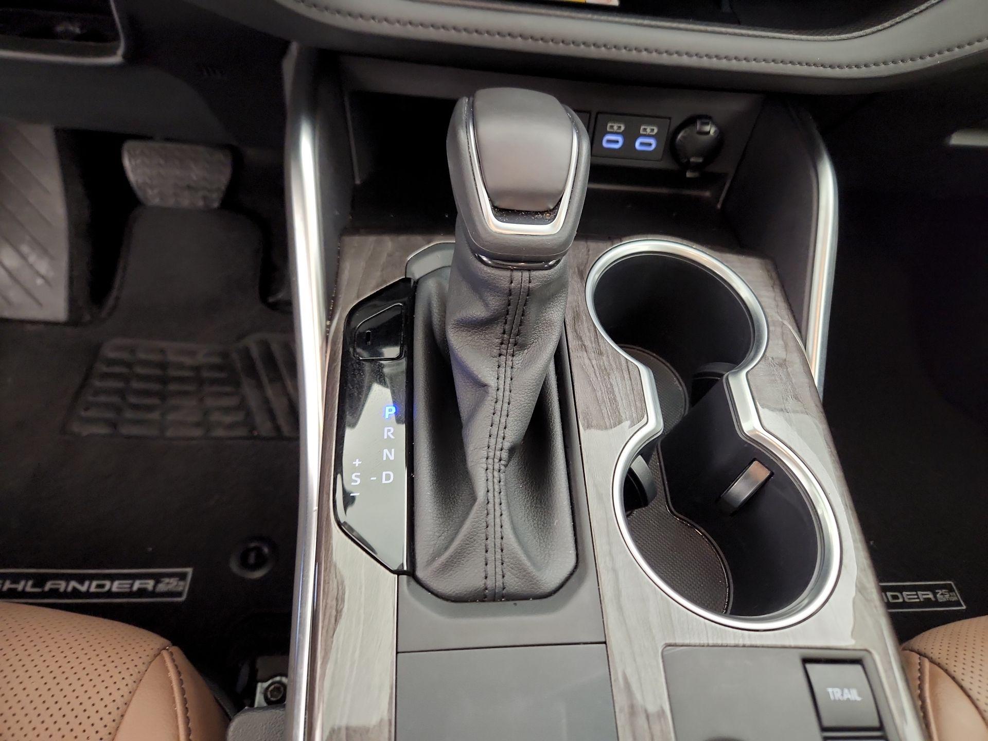 Thumbnail: 2025 Toyota Highlander - 17