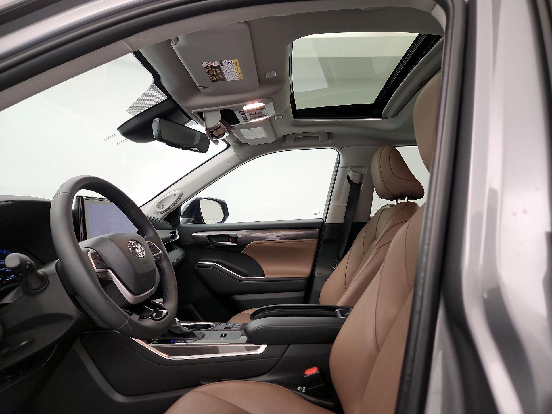 Thumbnail: 2025 Toyota Highlander - 19