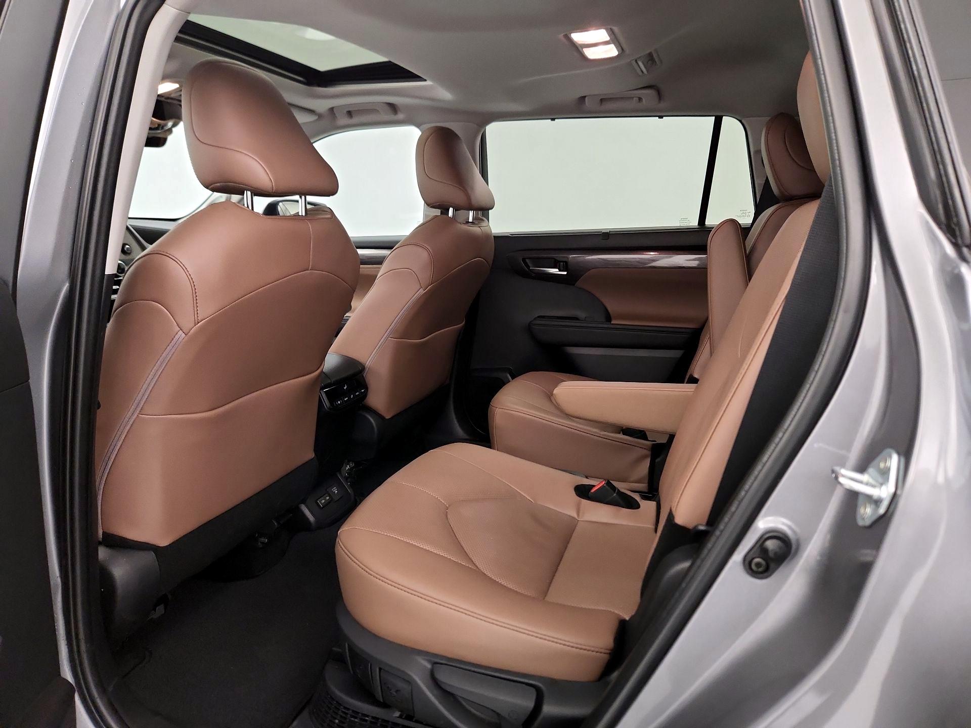 Thumbnail: 2025 Toyota Highlander - 20