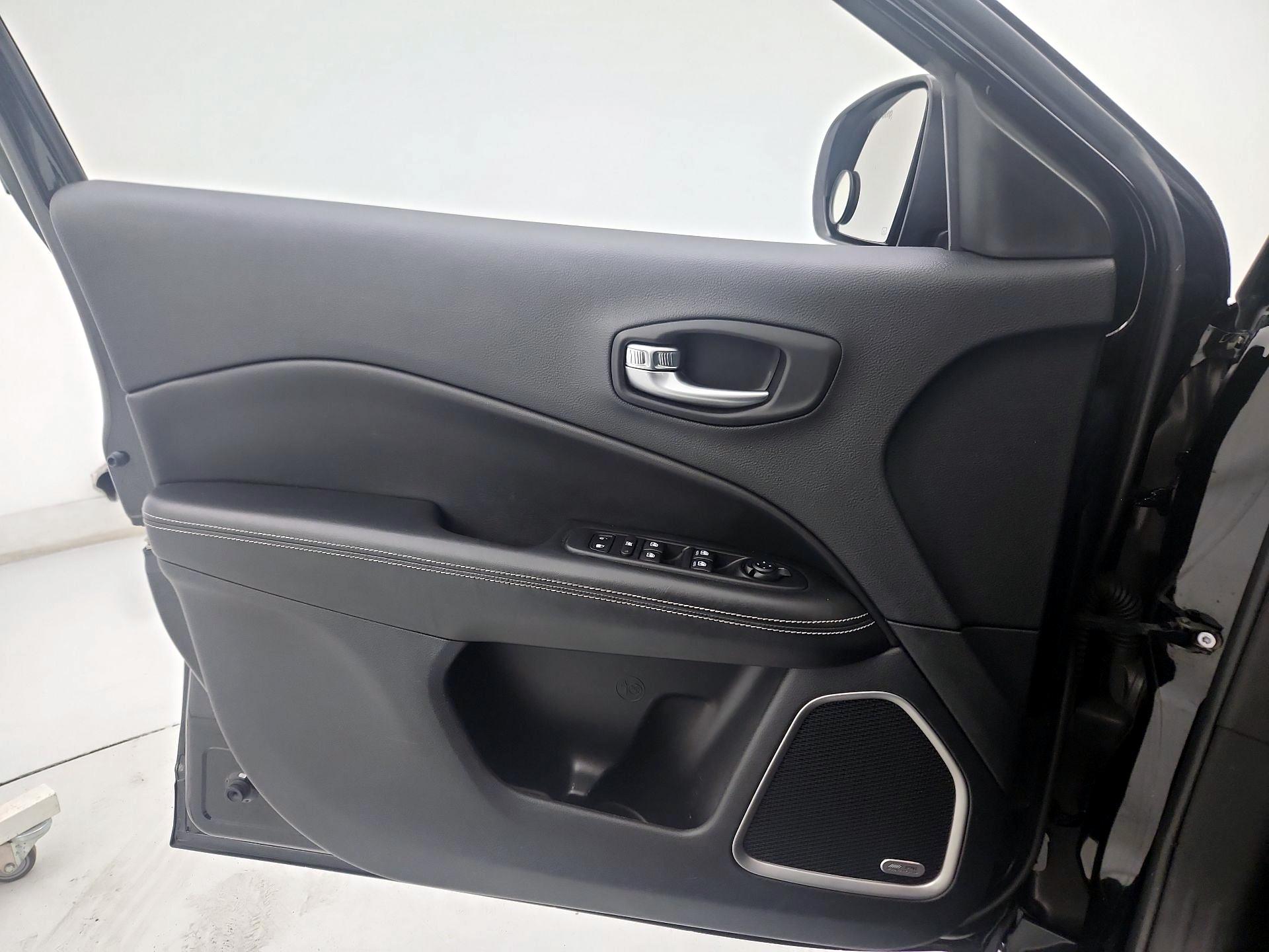 Thumbnail: 2021 Jeep Compass - 12