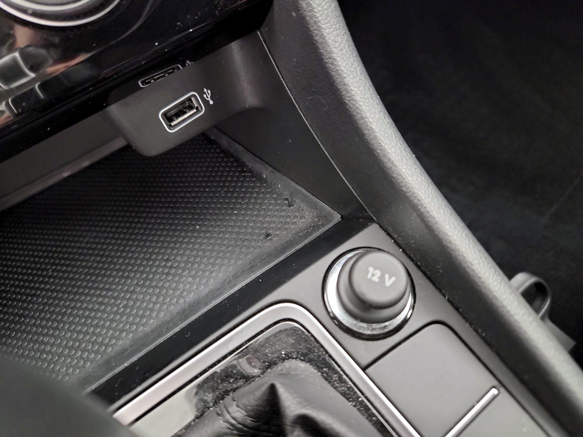 Thumbnail: 2019 Volkswagen Jetta - 18