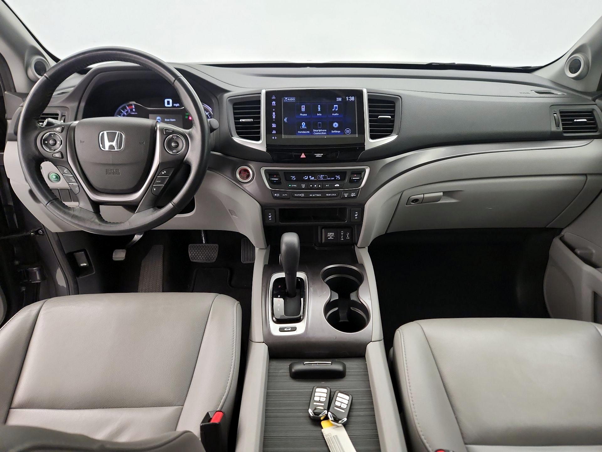 Thumbnail: 2017 Honda Pilot - 9