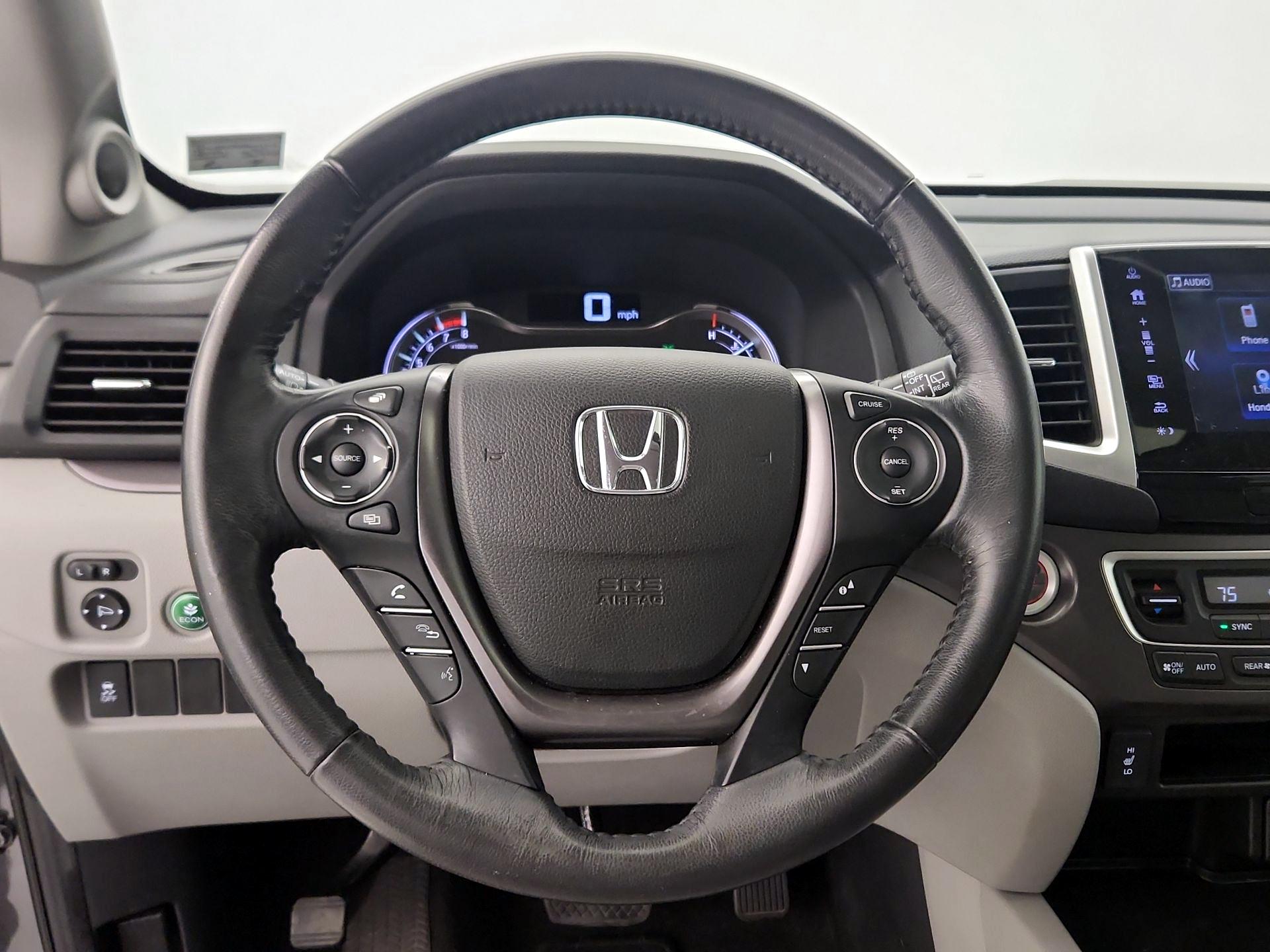 Thumbnail: 2017 Honda Pilot - 10