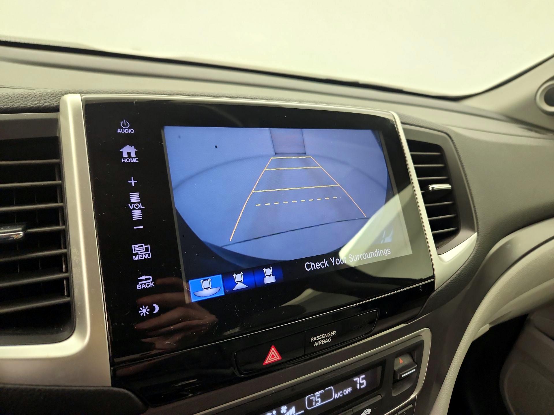 Thumbnail: 2017 Honda Pilot - 14