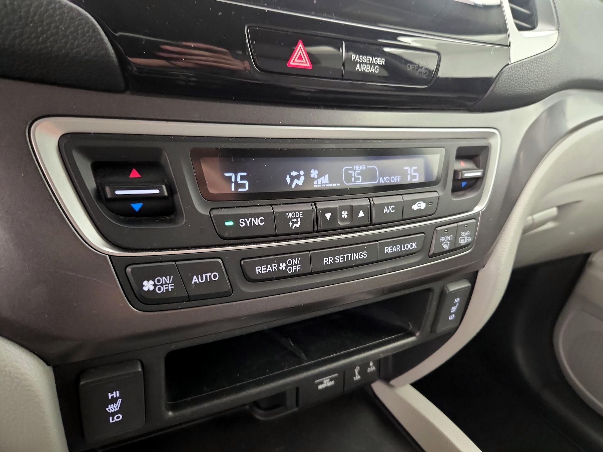 Thumbnail: 2017 Honda Pilot - 16