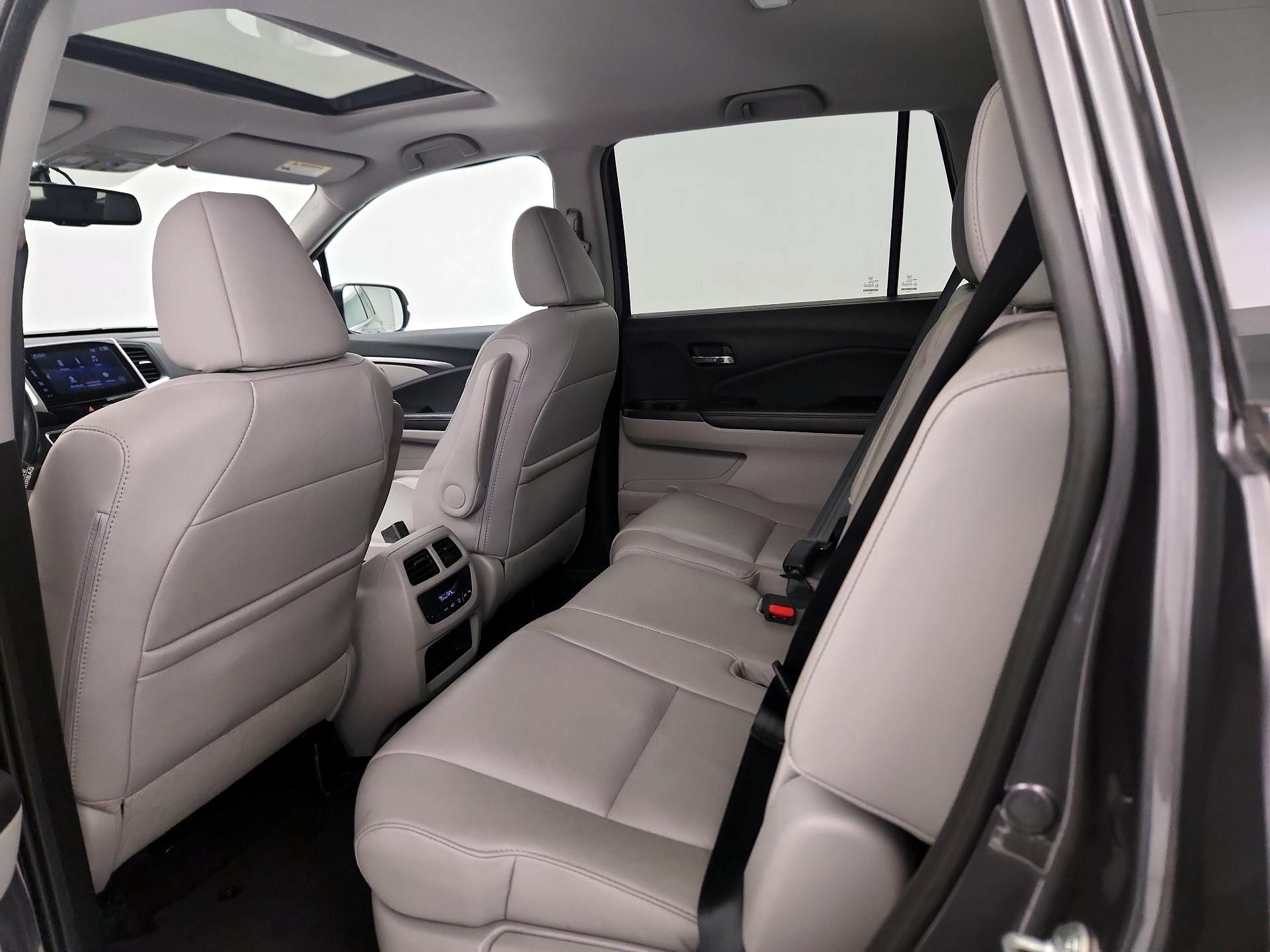 Thumbnail: 2017 Honda Pilot - 20