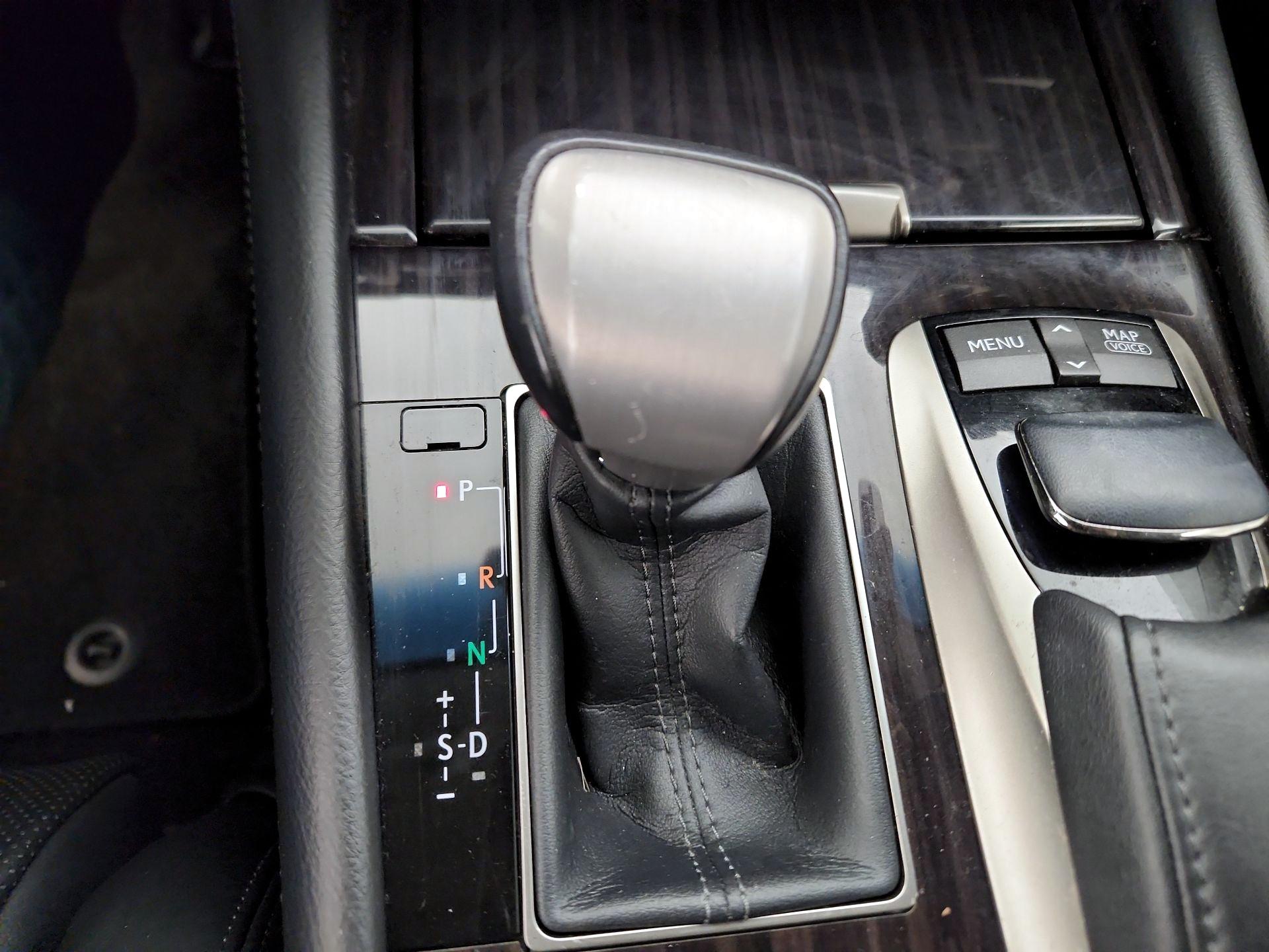 Thumbnail: 2014 Lexus LS - 18
