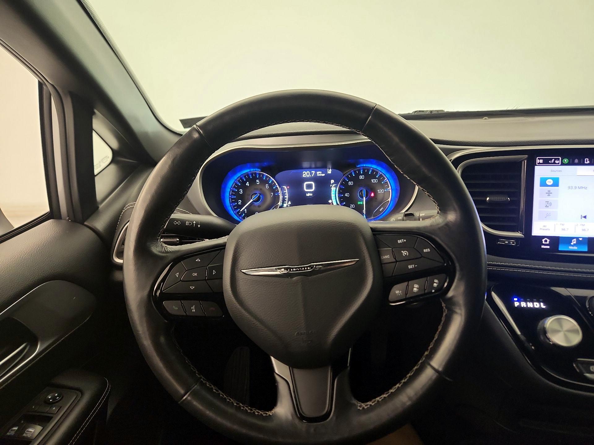 Thumbnail: 2021 Chrysler Pacifica - 10