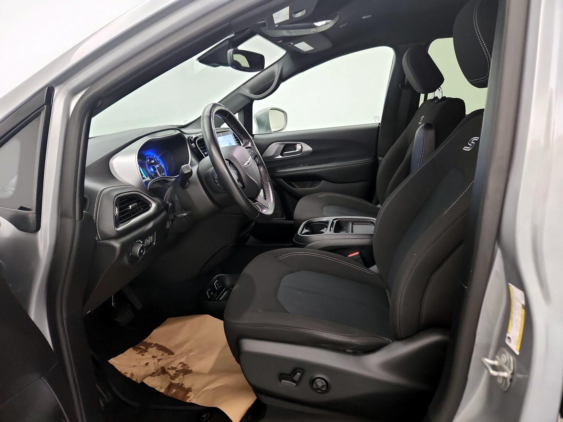 Thumbnail: 2021 Chrysler Pacifica - 11