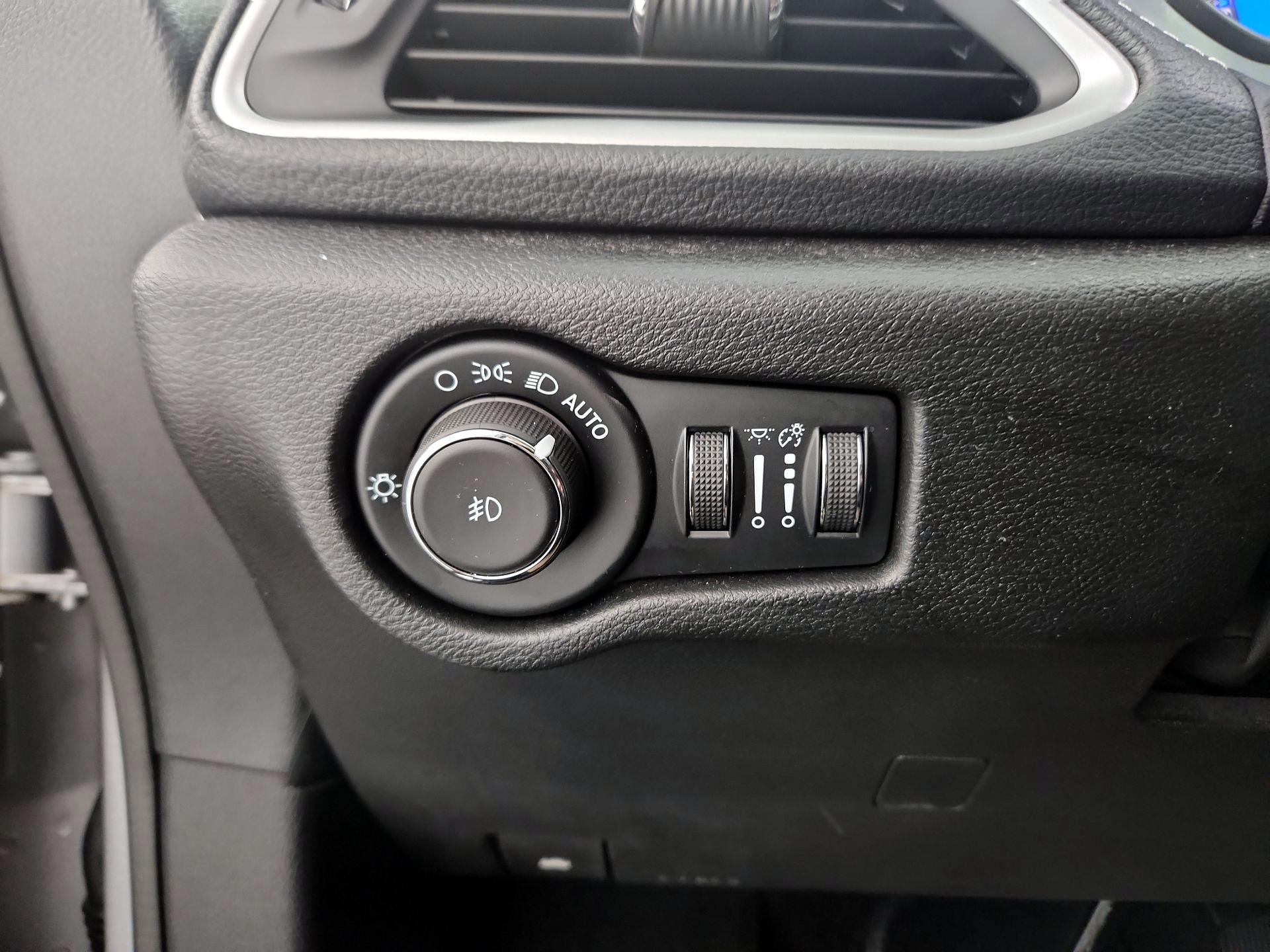 Thumbnail: 2021 Chrysler Pacifica - 13