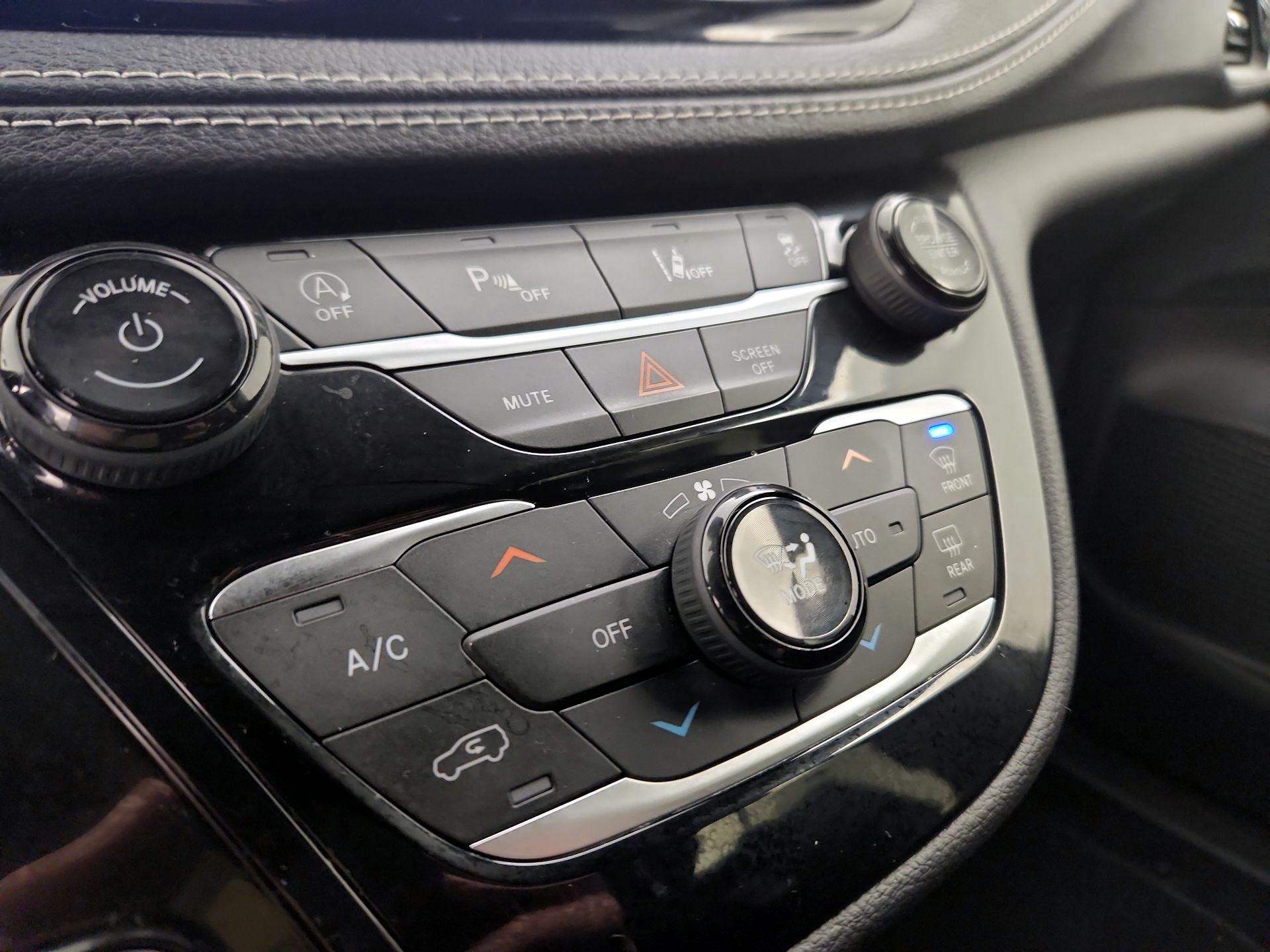 Thumbnail: 2021 Chrysler Pacifica - 16