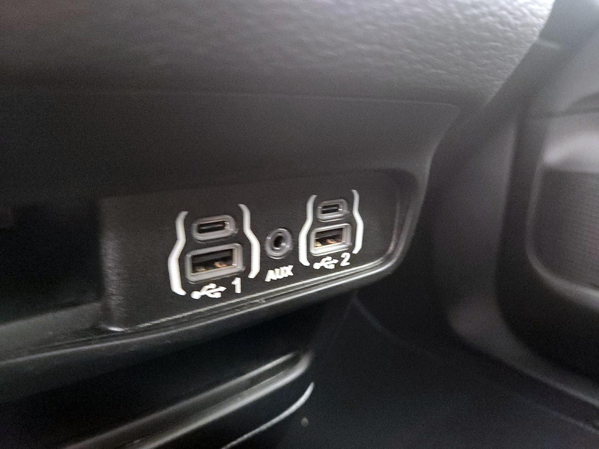 Thumbnail: 2021 Chrysler Pacifica - 18