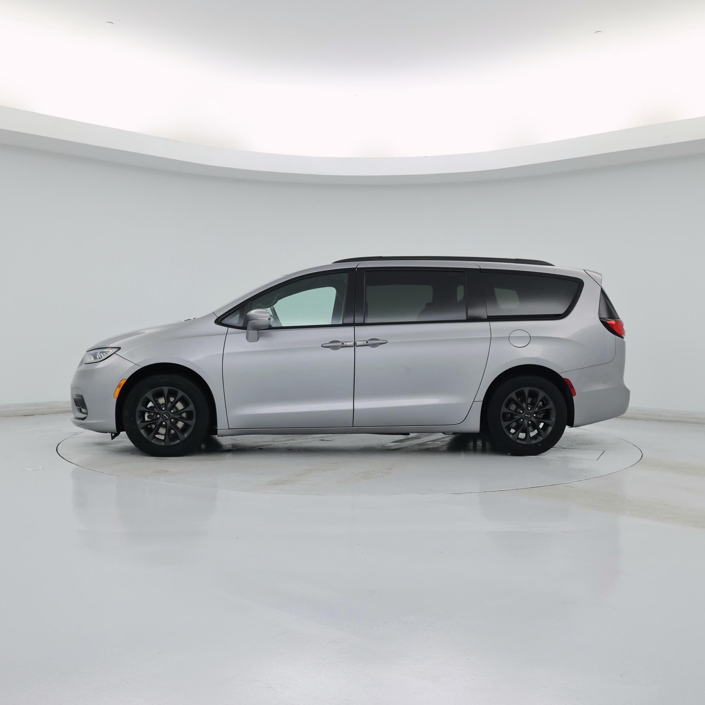 Thumbnail: 2021 Chrysler Pacifica - 3