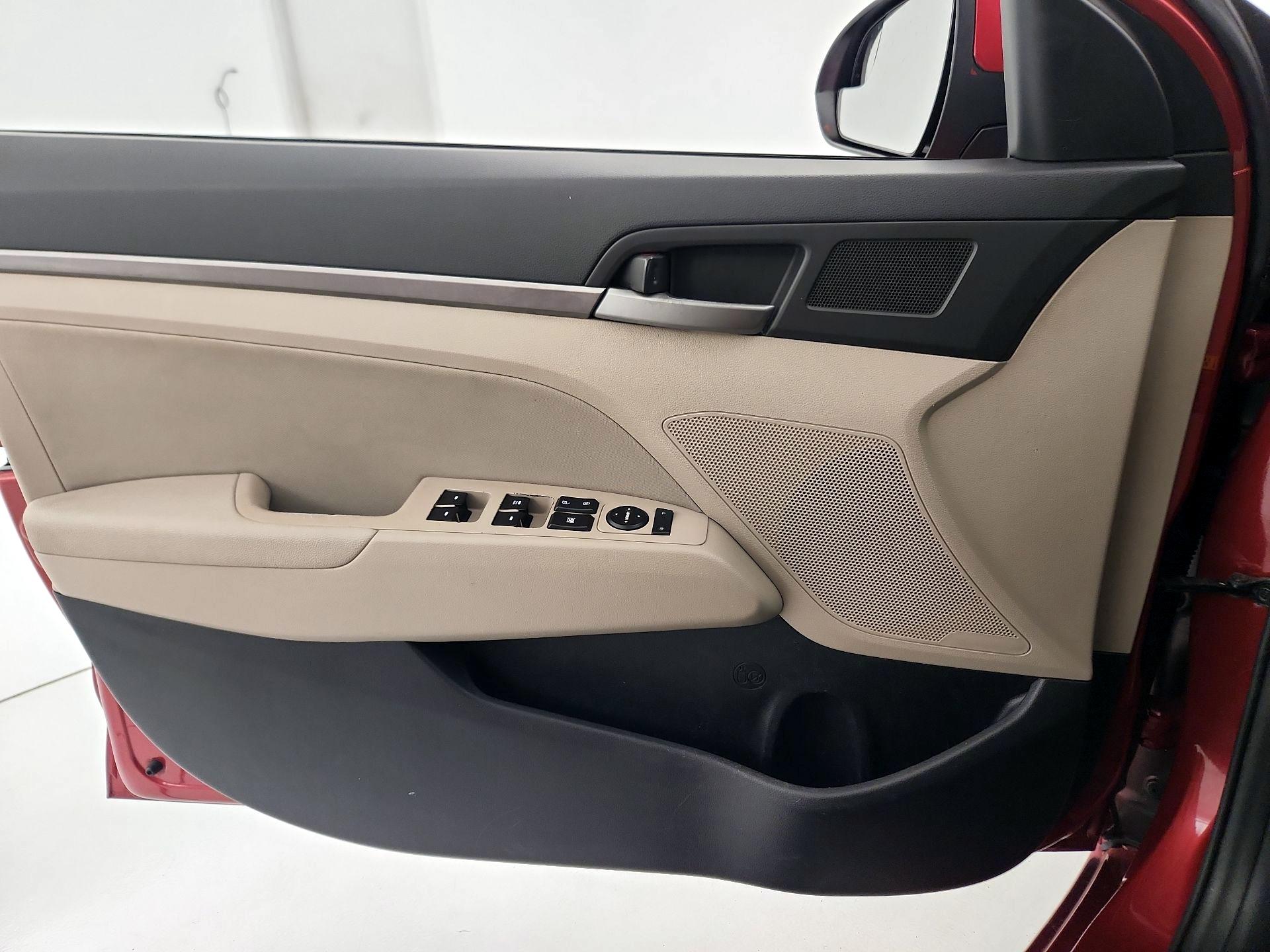 Thumbnail: 2017 Hyundai Elantra - 12