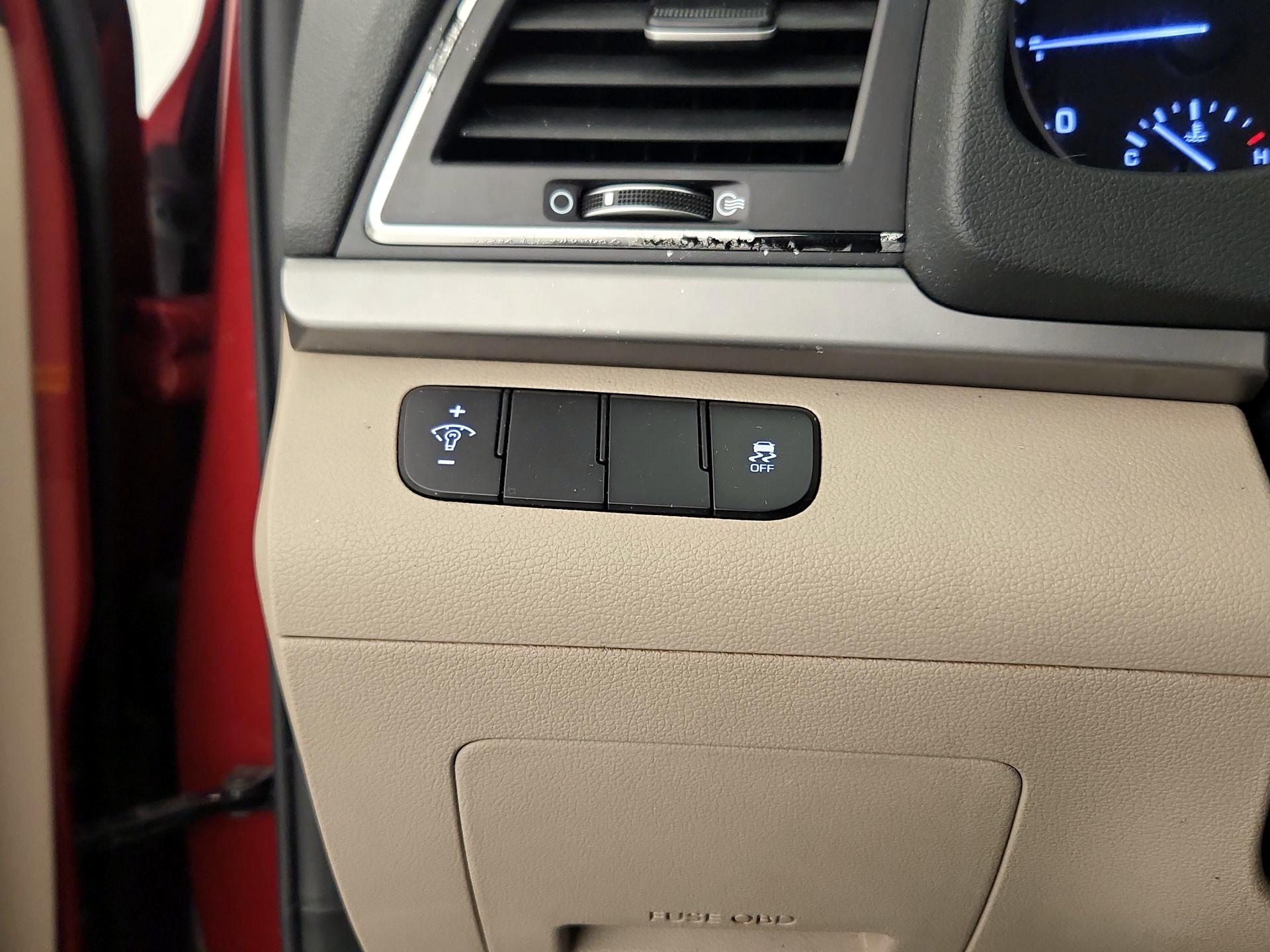 Thumbnail: 2017 Hyundai Elantra - 13